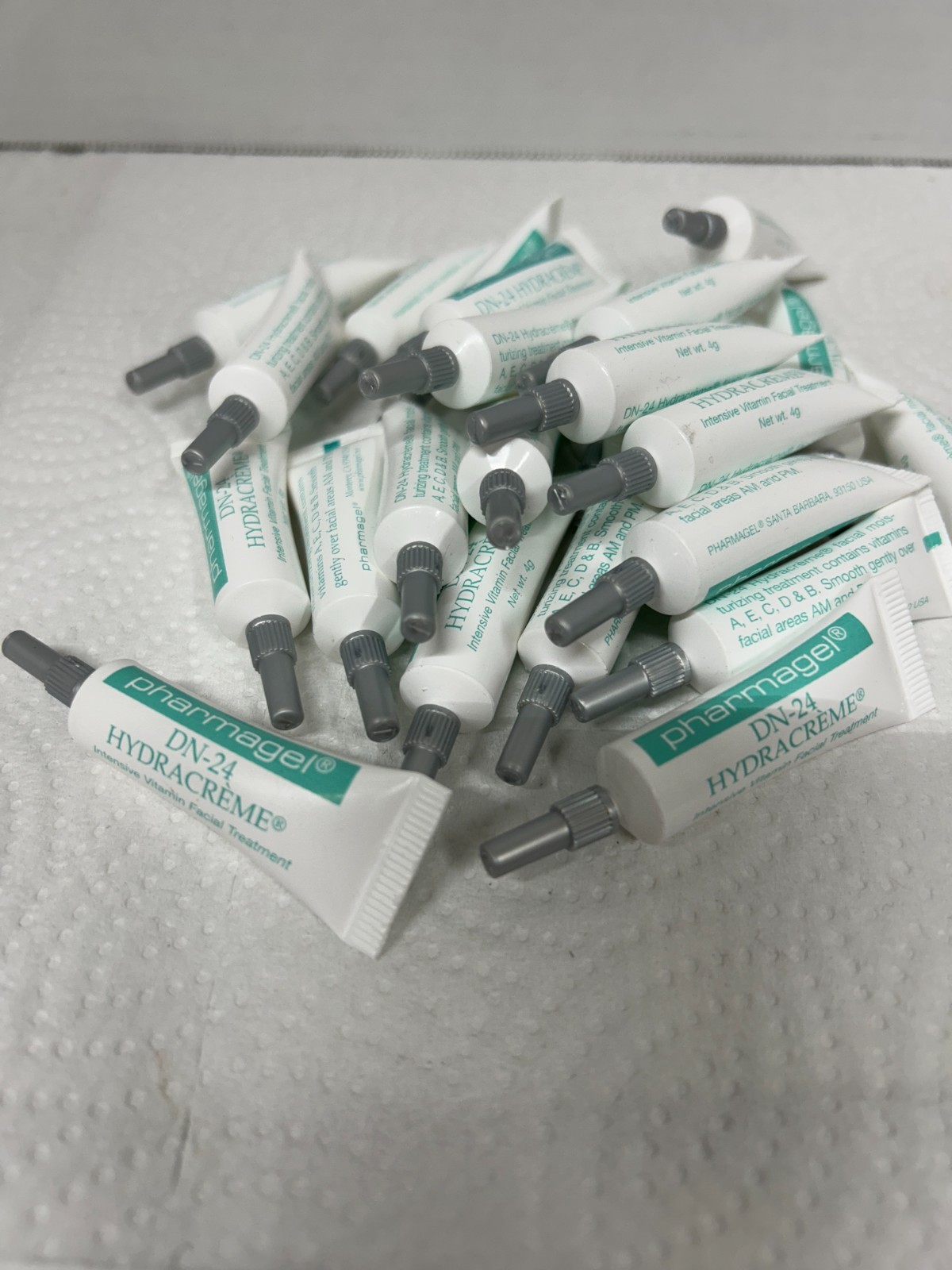 PHARMAGEL DN-24 HYDRACREME 4g 24 pack