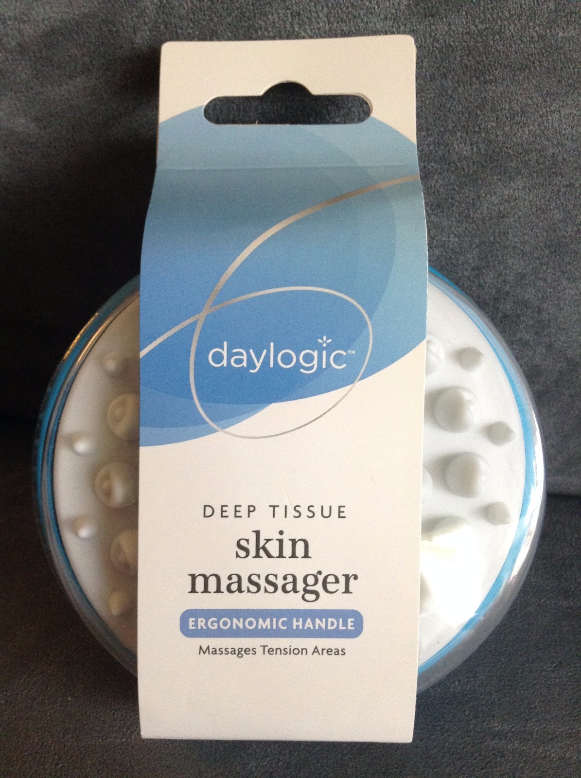 DAYLOGIC BRAND BLUE AND WHITE SKIN MASSAGER WITH ERGONOMIC HANDLE – NEW