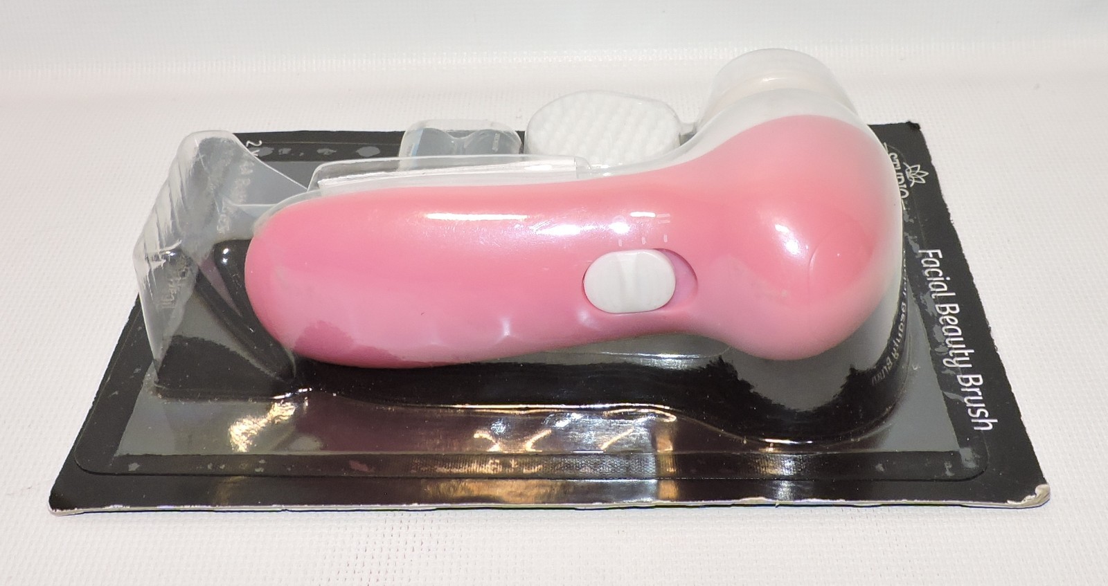 Studio Selection Facial Beauty Cleaning Brush w/ Batteries & Replacement Head
