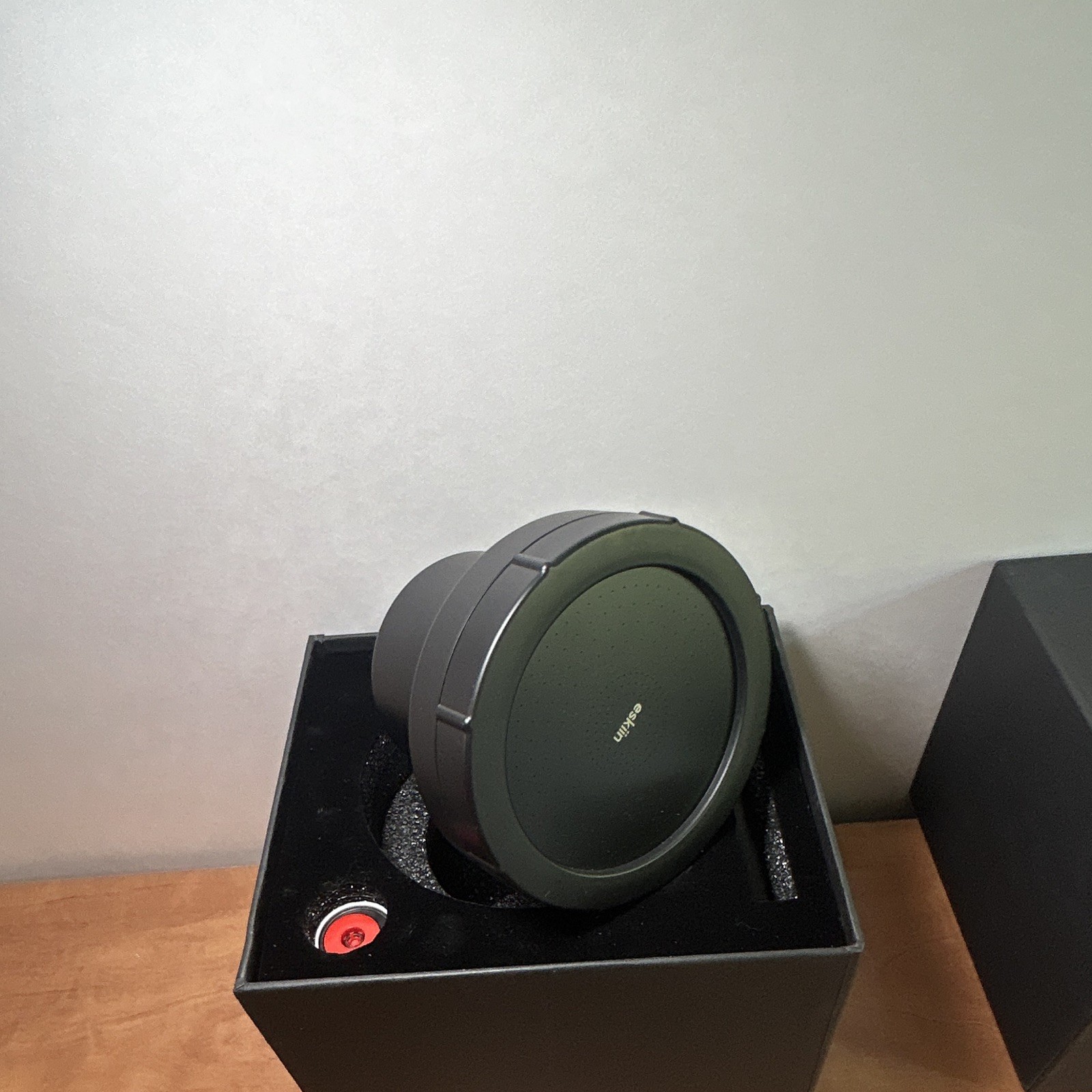 eskiin Facial Cleansing Device, Black, Compact, 1 Hour Battery Life