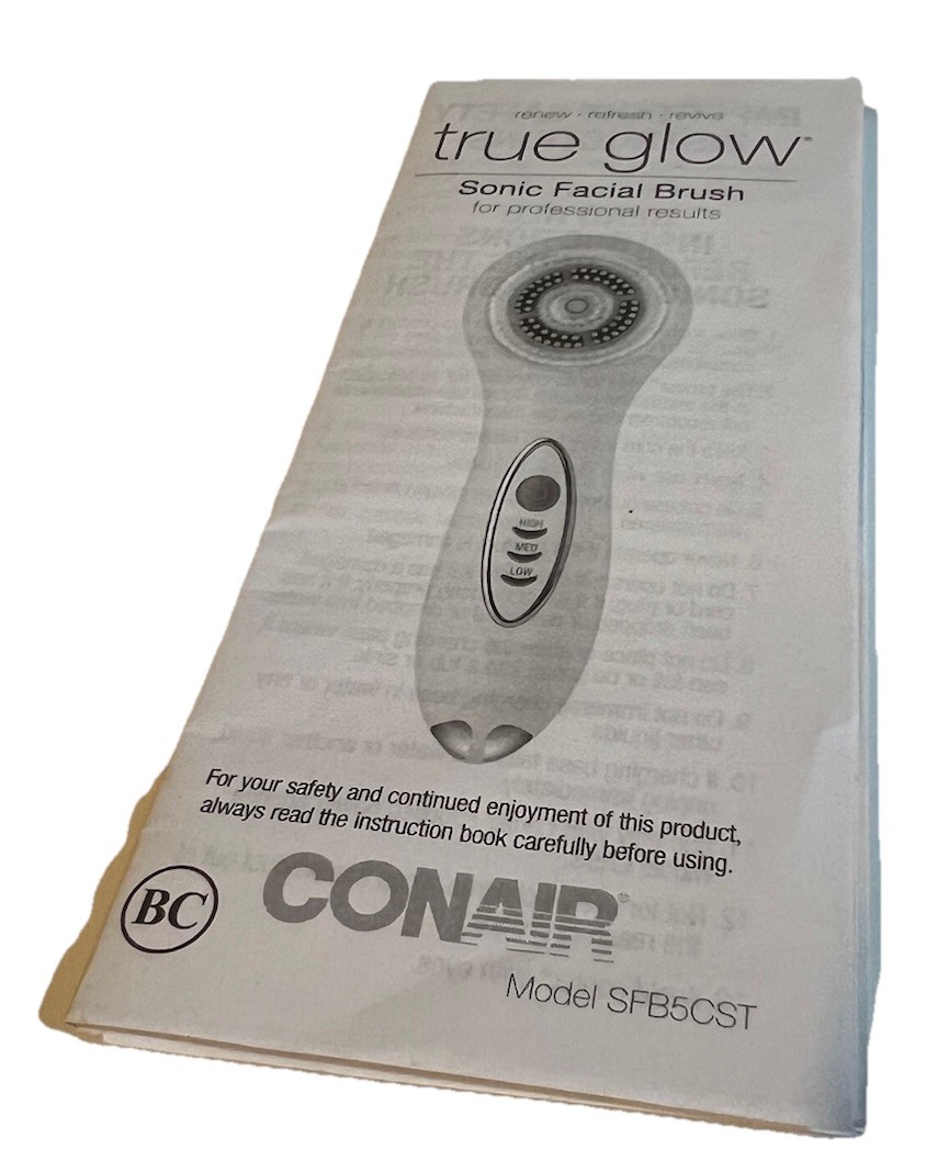 True Glow Conair Facial Cleansing Brush 4 Brushes Cord Bag Charge Stand