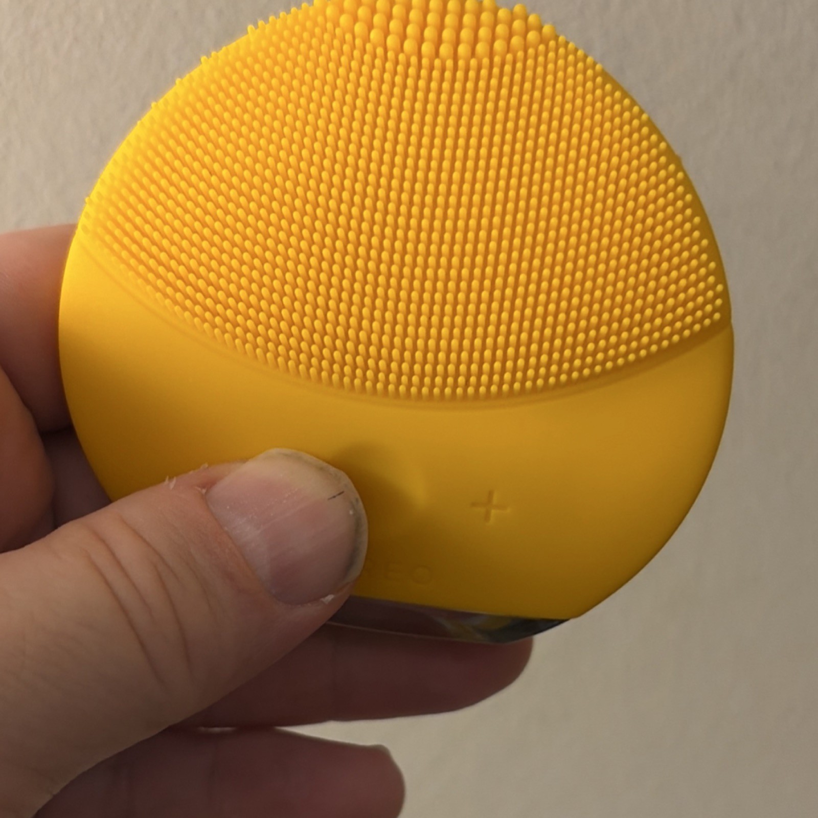 FOREO LUNA Mini 2 Silicone Facial Cleanser Yellow Tested Working