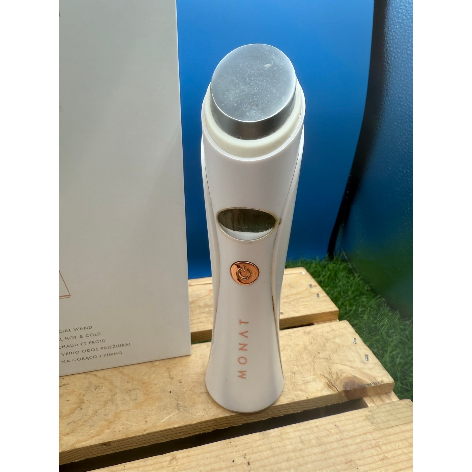 MONAT Hot & Cold Facial Wand – Beauty Device Model 3000000648 with Box
