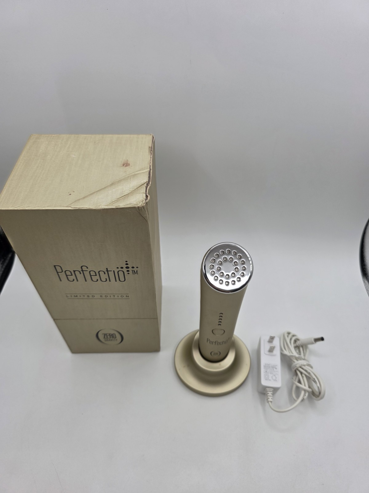 Perfectio Plus Gold Edition by Zero Gravity: Anti-Aging Skincare Light Therapy