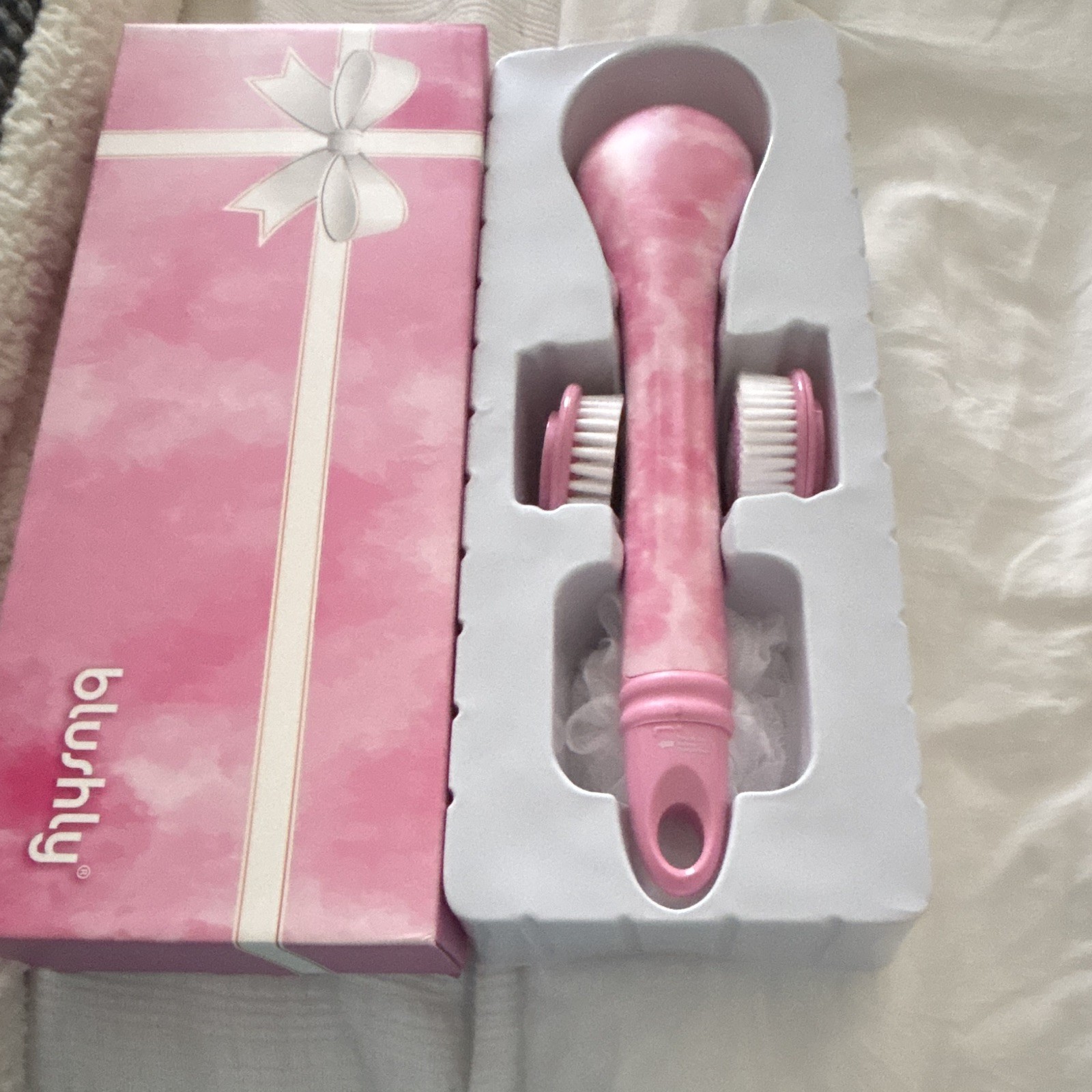 Bluhy Manual Facial Cleansing Brush Pink/White Travel-Friendly