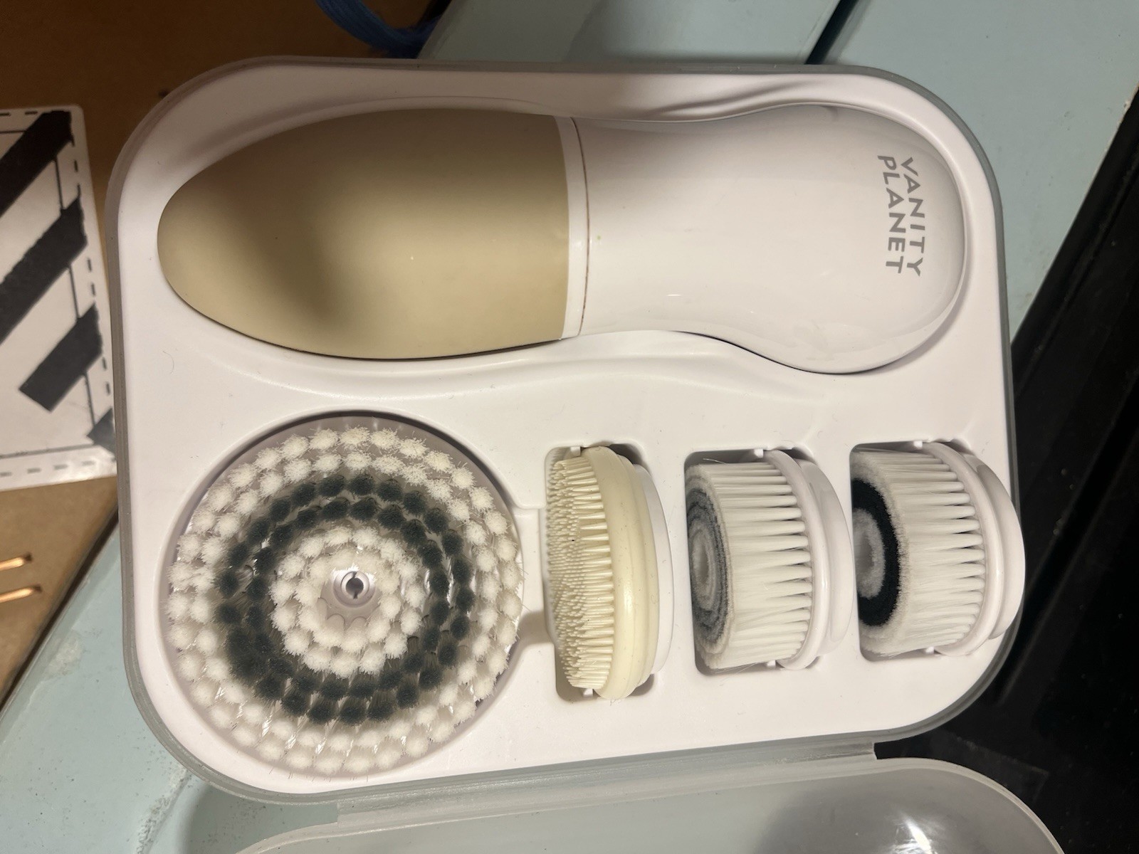 Vanity Planet Raedia Electric Facial Brush Set Wireless w/ Case 4 Heads Acne