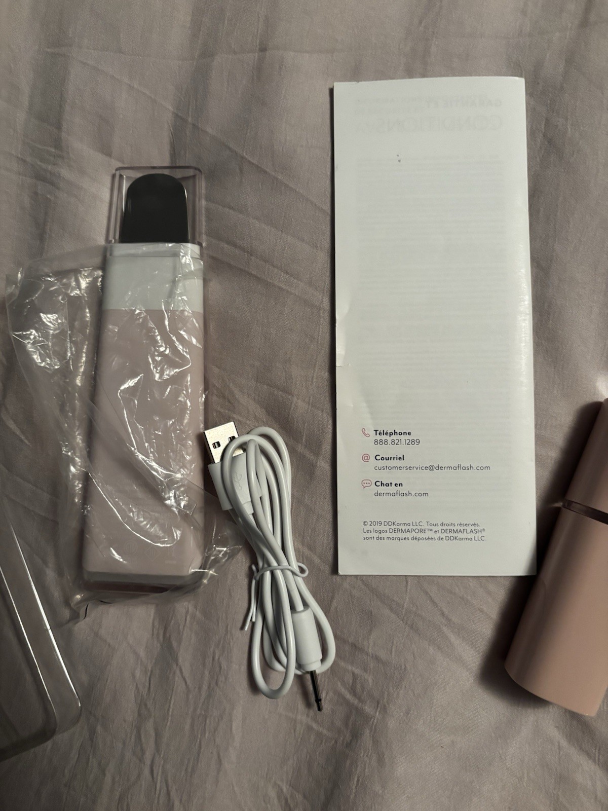 DERMAFLASH DERMAPORE Facial Massager Pore Extractor USB Rechargeable Pink/White