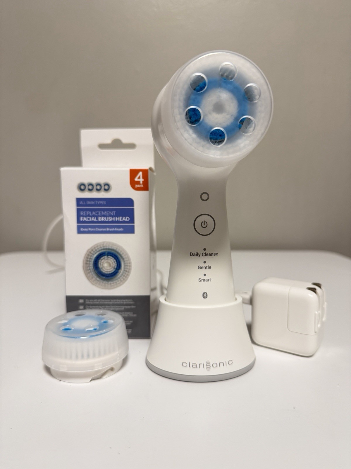 Clarisonic Mia Smart Facial Cleansing Device White + Charger + Brushes Head