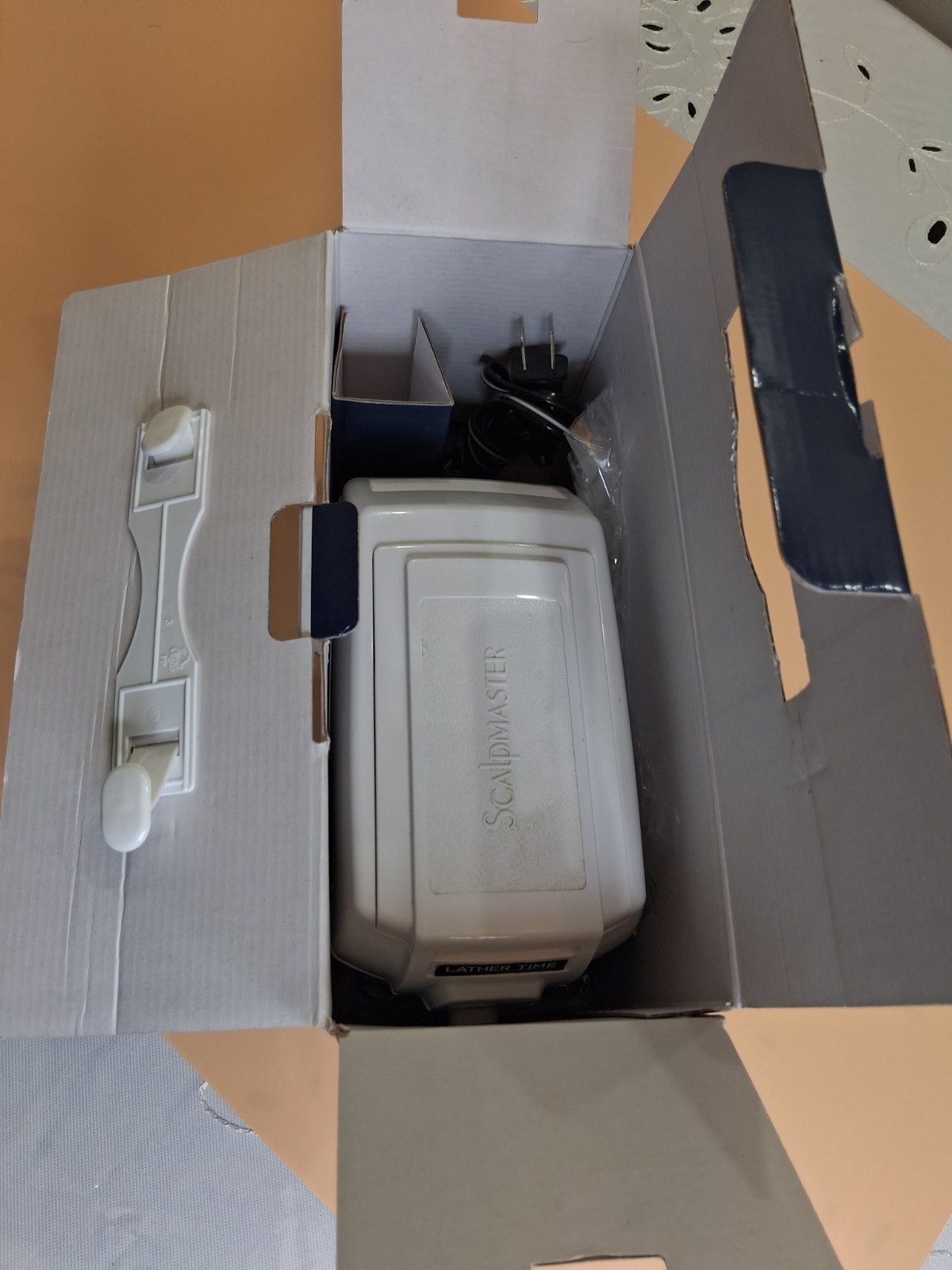 SCALPMASTER Lather Time Hot Lather Machine SB-M