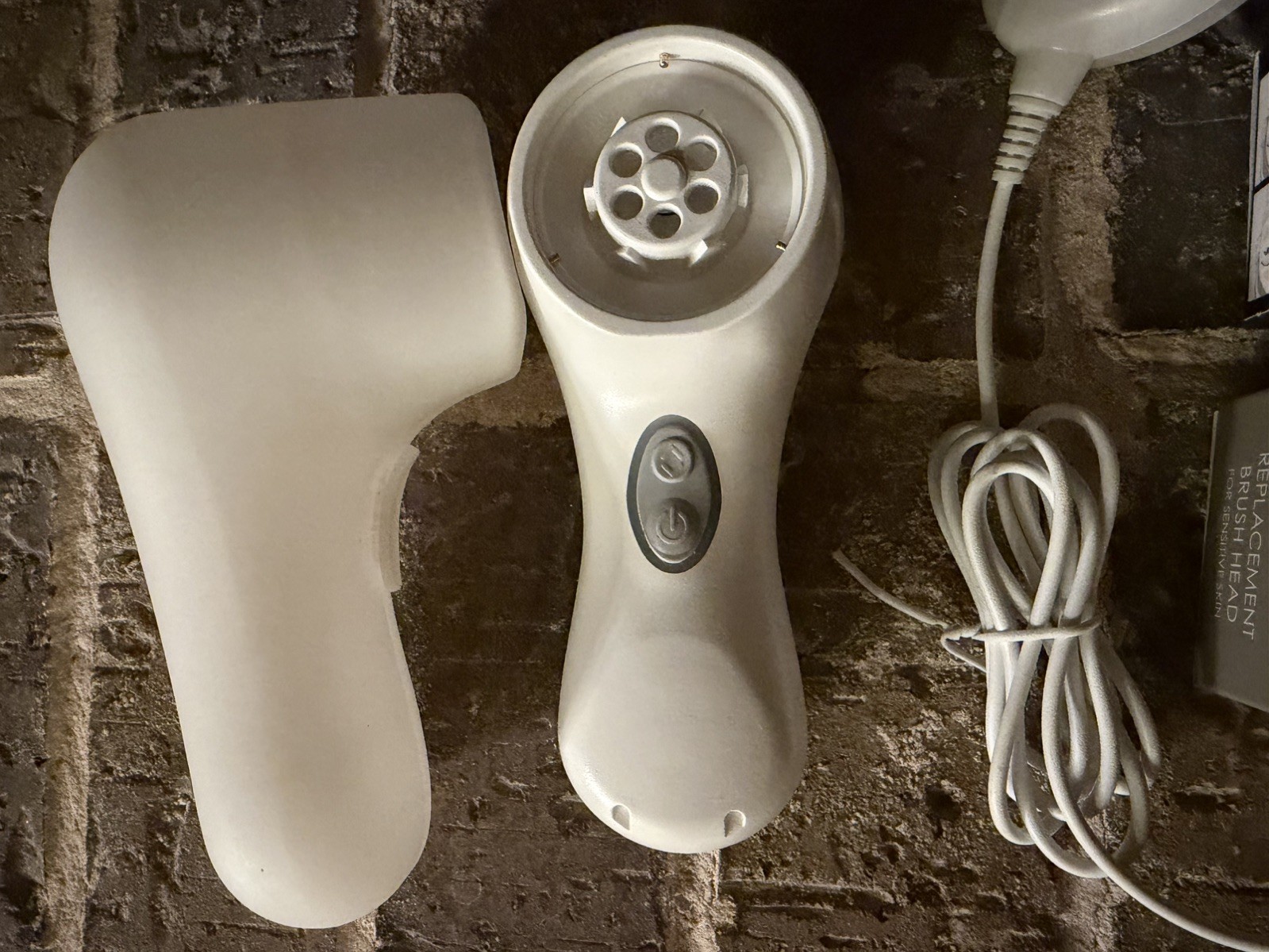 Clarisonic Mia Sonic Skin Cleansing System w/ Charger & 2 new in box brushes