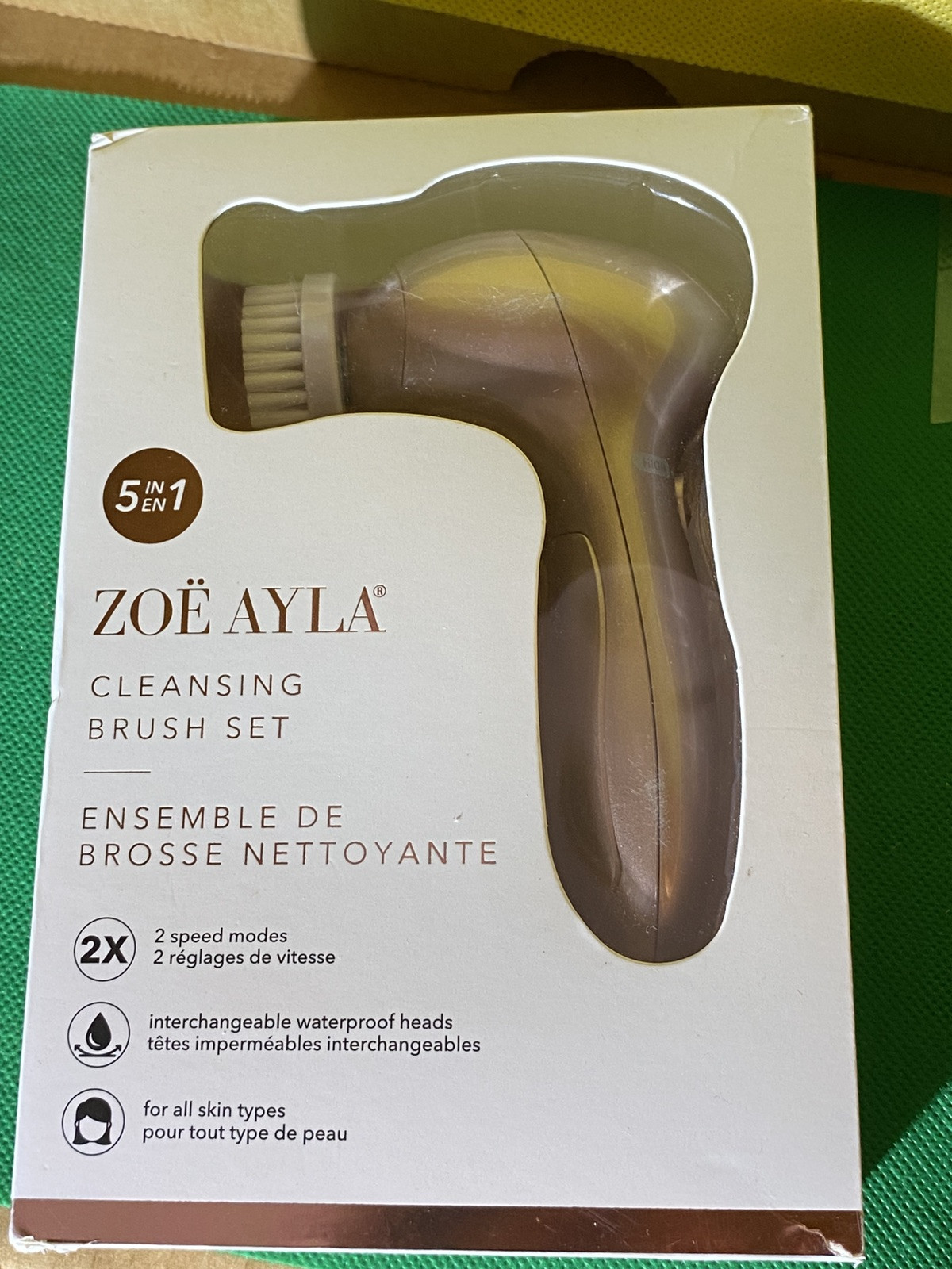 Zoe Ayla 5 in 1 Electric Facial Cleansing Brush Set NewInBox 5 interchanged Head