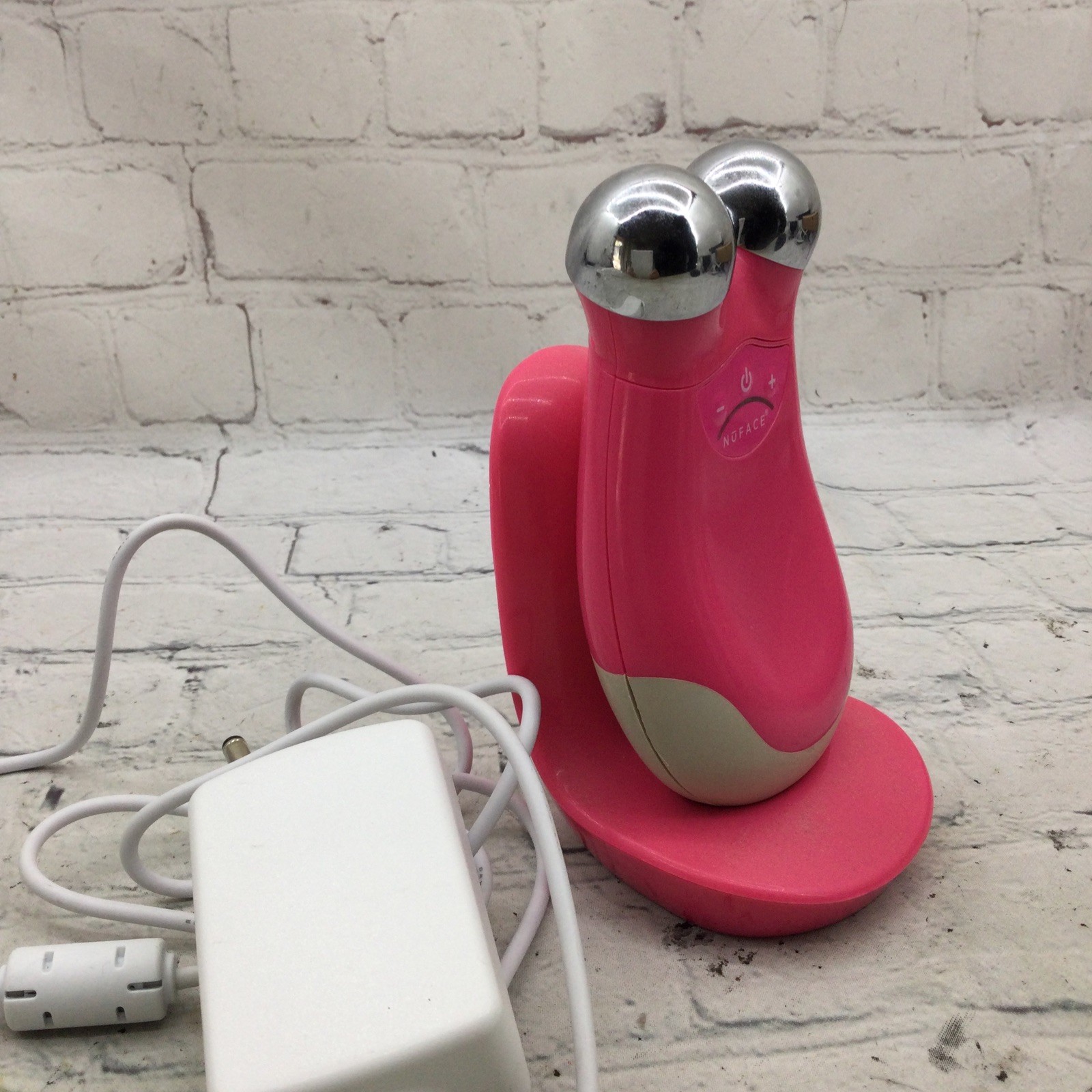 NuFACE Trinity Facial Toning Device- For Parts Or Repair