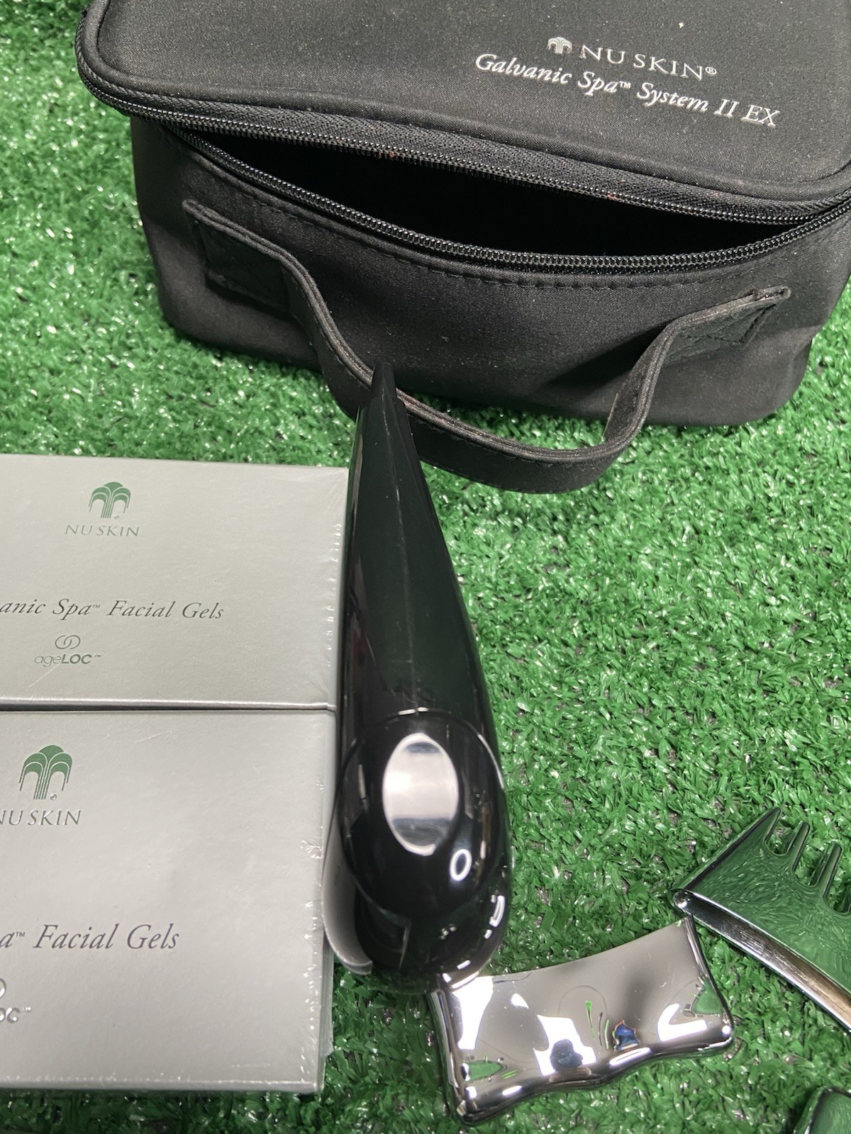 NU SKIN NUSKIN Galvanic Spa System II, Body Face Spa & 2 New boxes of gels.