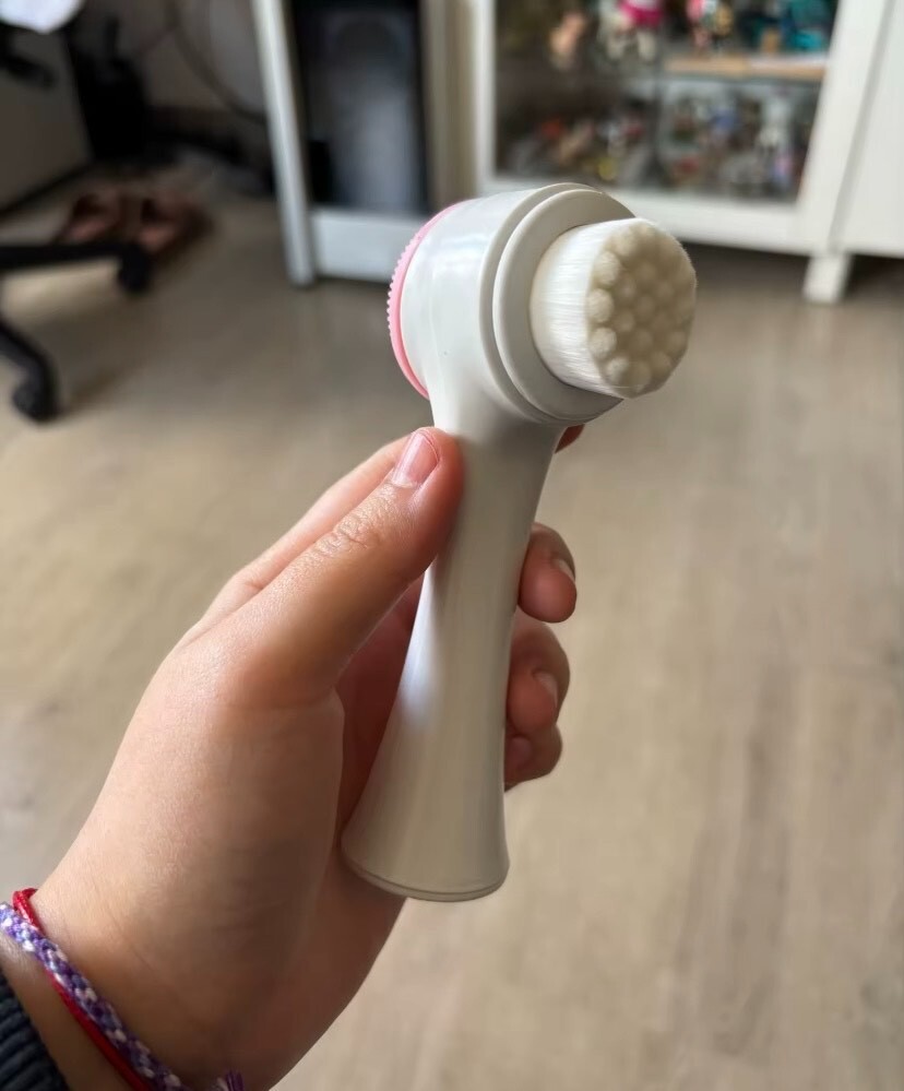 Double-Sided Face Brush – Soft Silicone, Deep Pore Cleanser & Massager