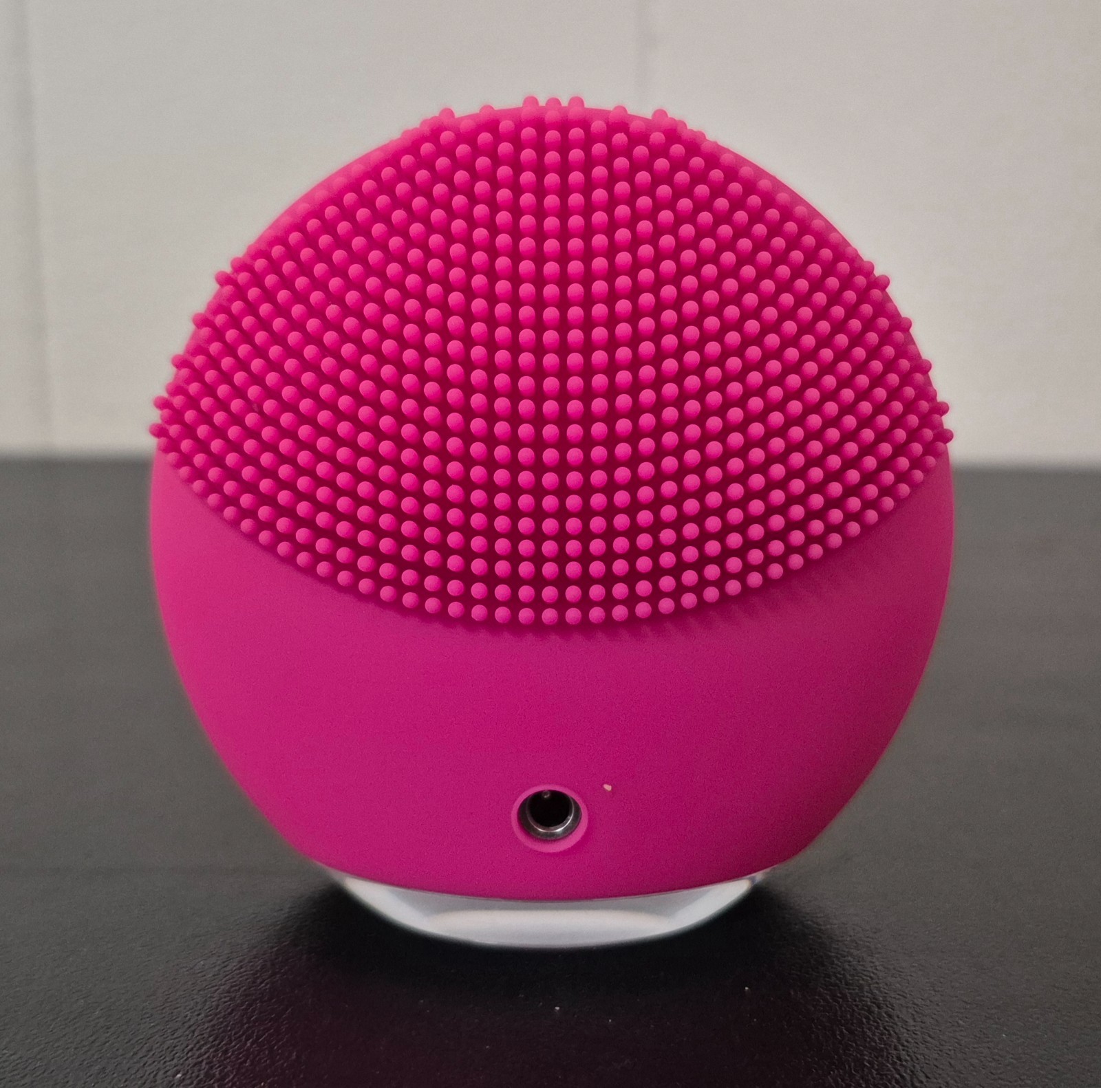 FOREO LUNA mini 2 Silicone Facial Cleansing Brush 8 Vibrating Intensities – Pink