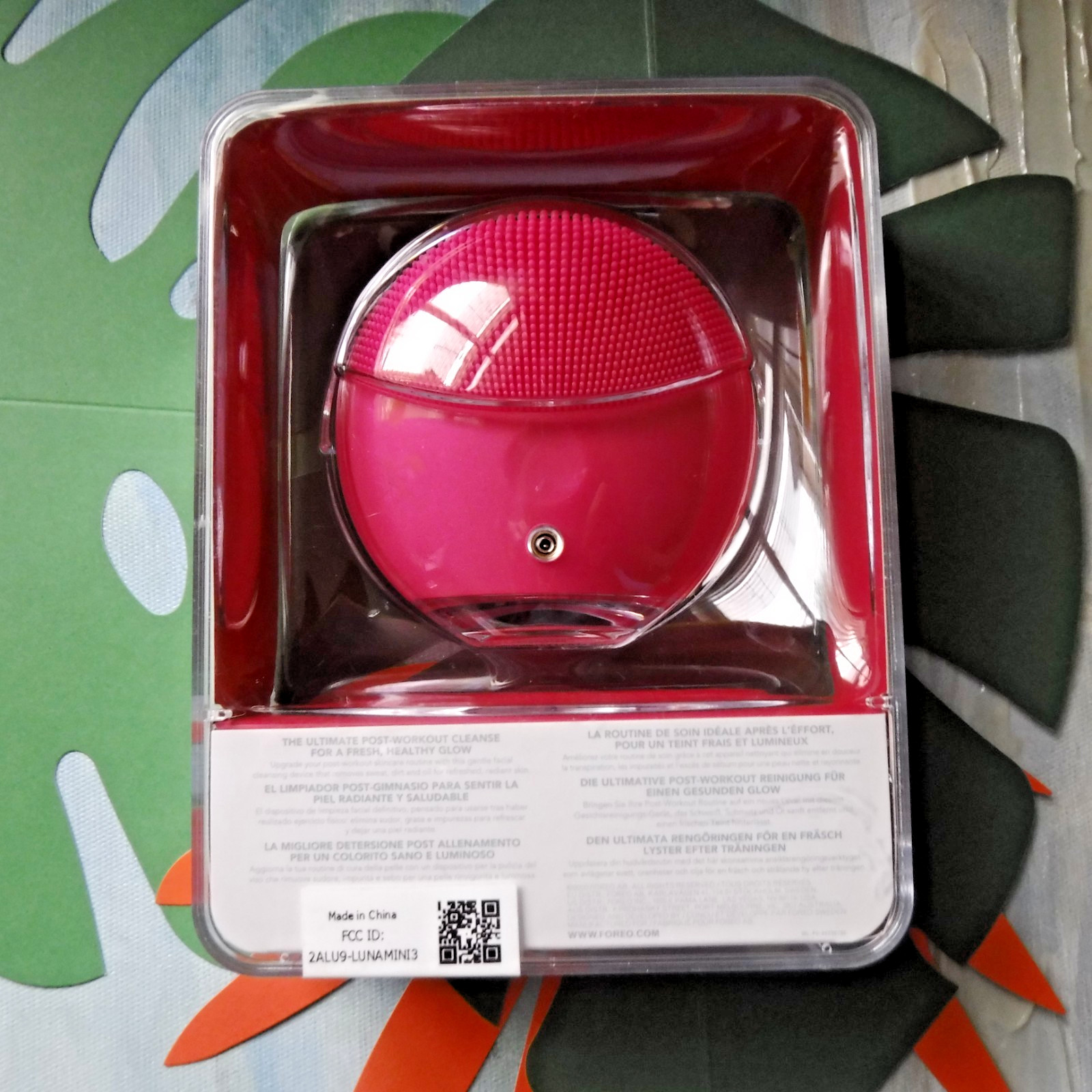 FOREO Luna mimi 3 Smart Facial Cleansing Massager Fuchsia Sealed