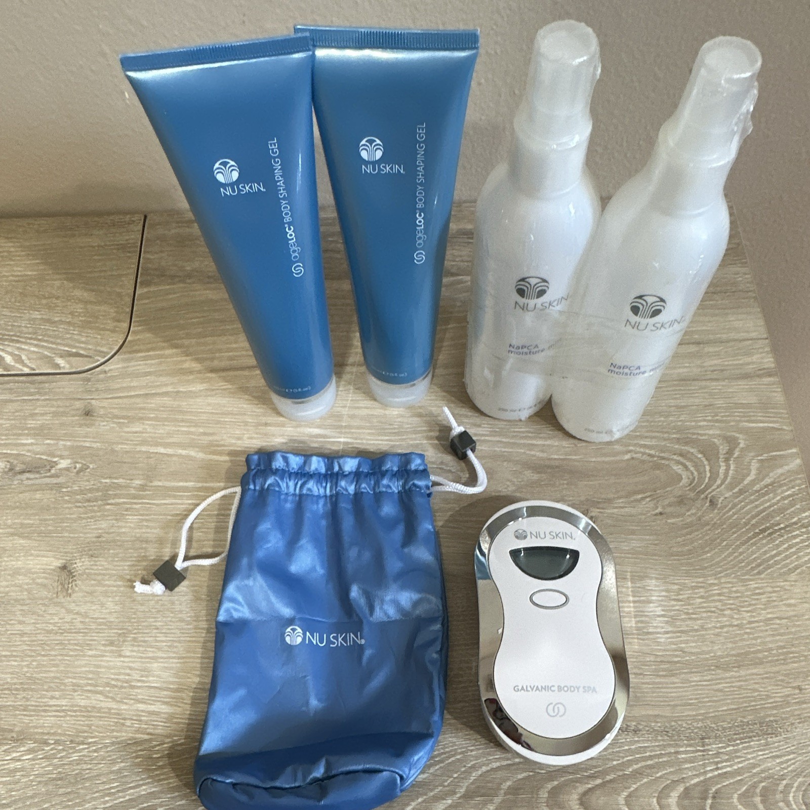 Nu Skin Galvanic Body Spa Device w/ Storage Bag, Shaping Gels & NaPCA Mist