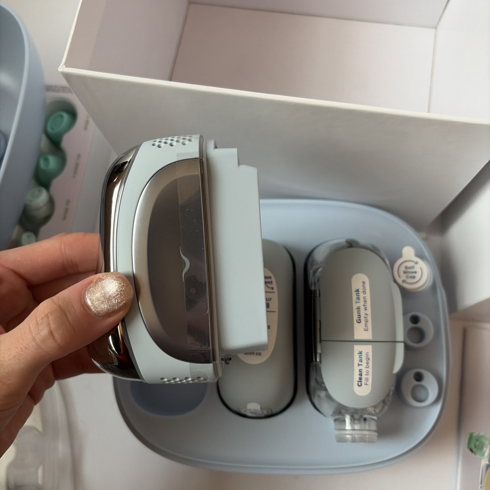Shark Facial Pro Glow Extract, Hydrate & Depuff Thearapy Tool NOB
