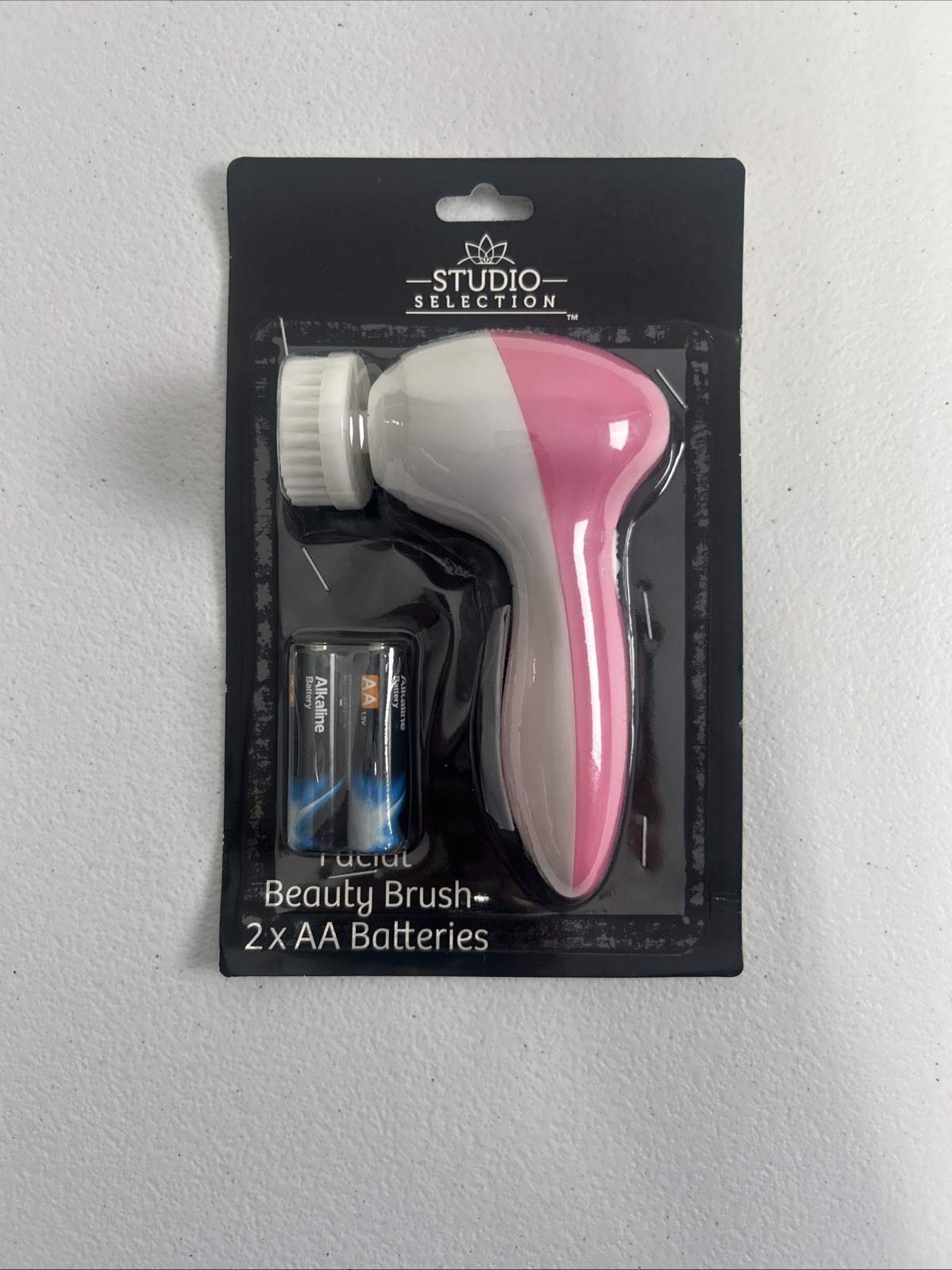 Studio Facial Beauty Brush With Batteries Pink In Color
