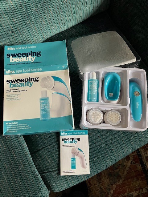 Bliss Sweeping Beauty Sonic Facial Cleansing Device Tool Fabulous Foaming Face