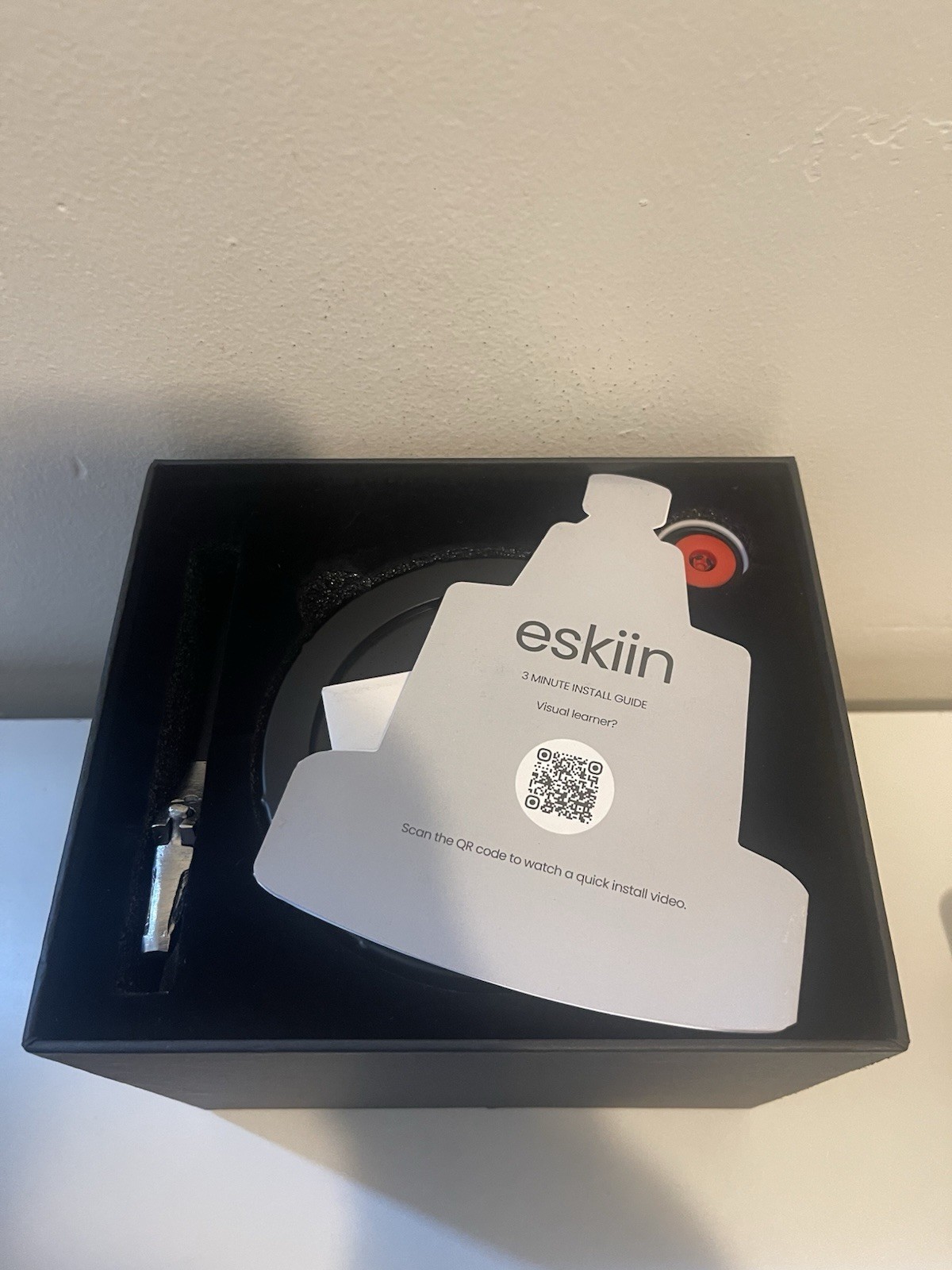 eskiin B100 Facial Cleansing Device Black 3-Speed USB/Battery for Acne