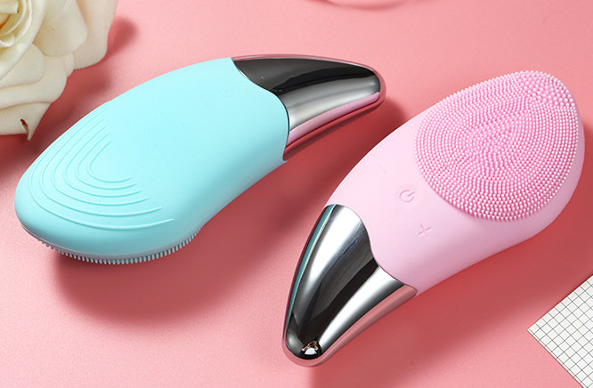 Electric Silicone Facial Cleansing Brush Waterproof Face Scrubber Deep Cleaning