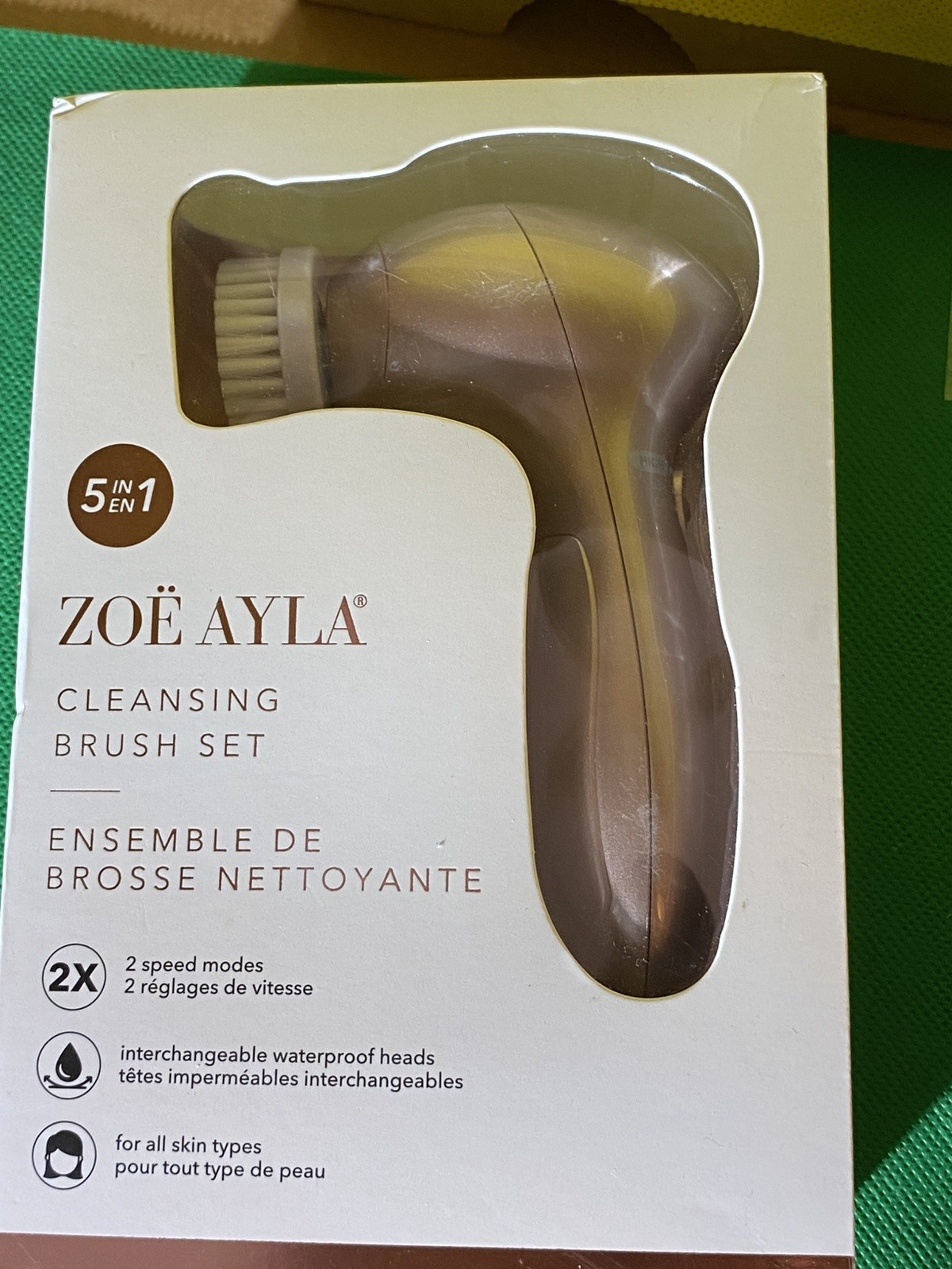 Zoe Ayla 5 in 1 Electric Facial Cleansing Brush Set NewInBox 5 interchanged Head