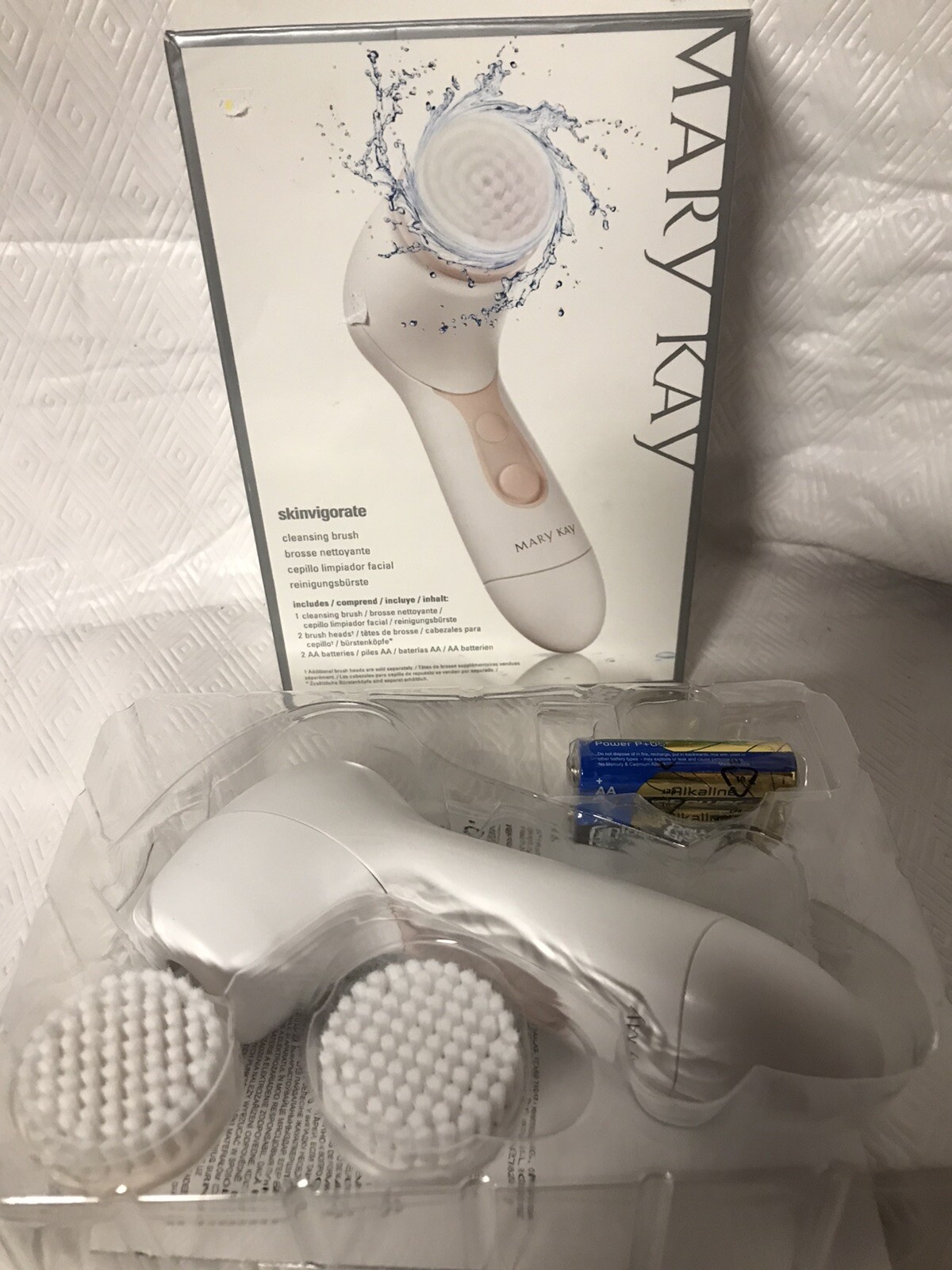 MARY KAY SKINVIGORATE CLEANSING BRUSH NEW IN BOX W BATTERIES