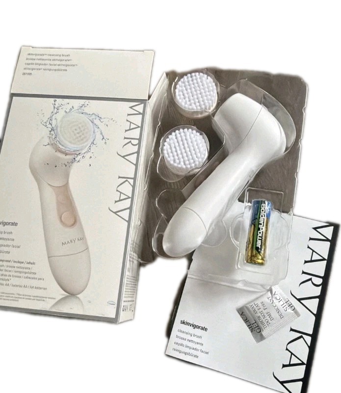 2 Mary Kay Skinvigorate Cleansing Brush w/ 2 Brush Heads 081999 NEW In Box