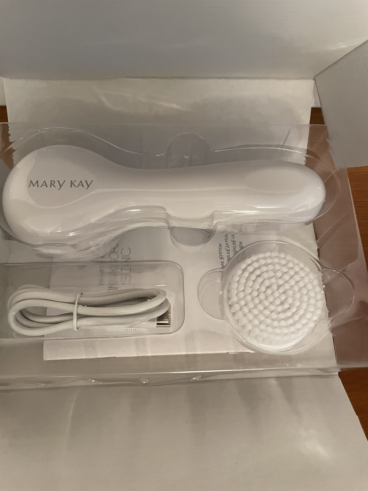 MARY KAY SKINVIGORATE SONIC SKIN CARE SYSTEM W/1 BRUSH HEAD & UNIVERSAL USB CORD