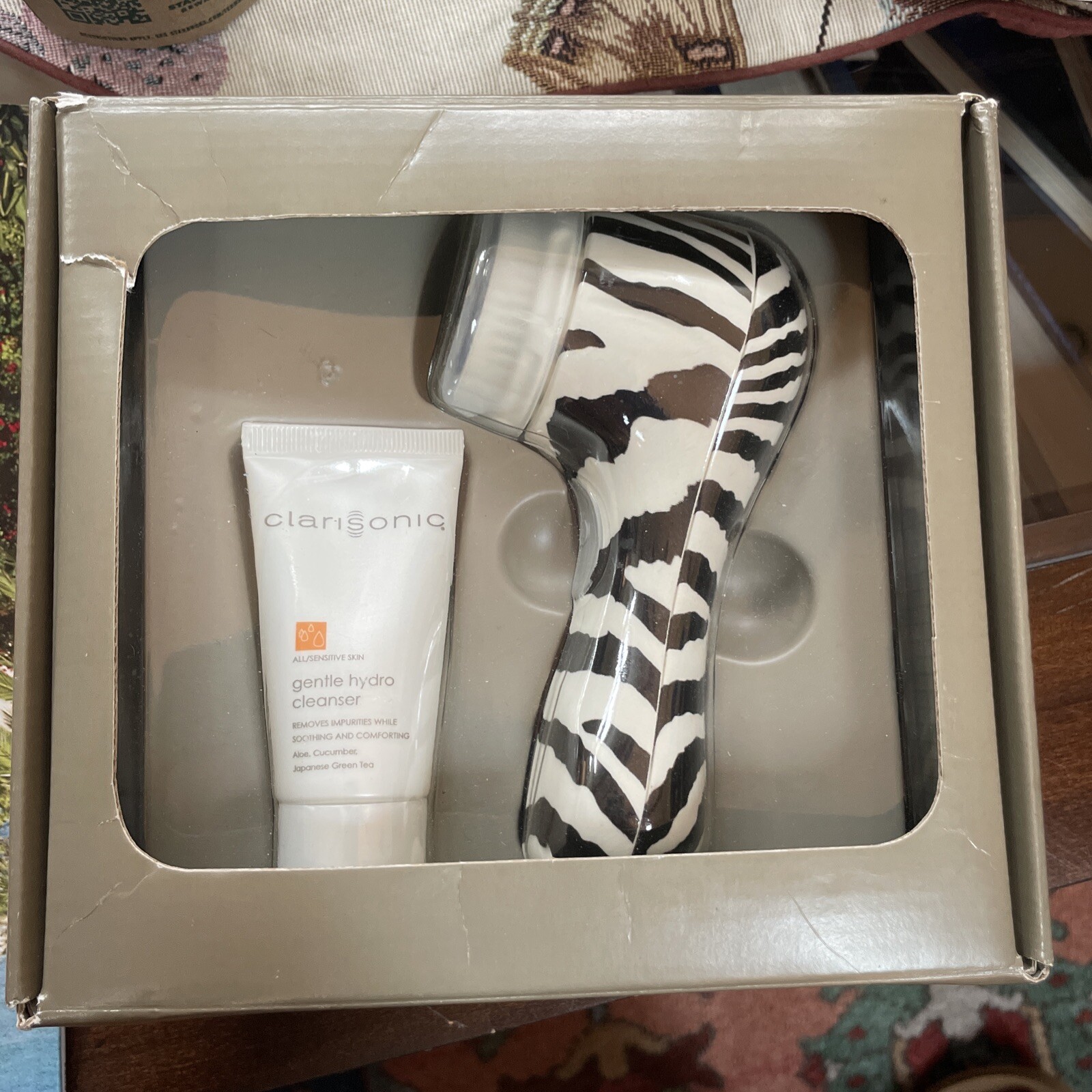Clarisonic Mia 1 works great! w/ charger, booklets Cleanser, brush head
