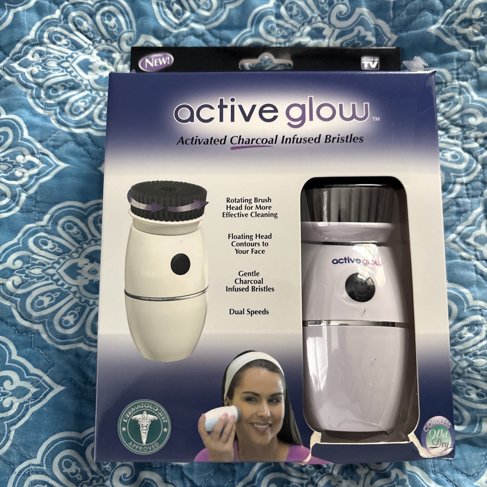 Active Glow Activated Charcoal Infused Rotating Facial Cleansing Brush – New
