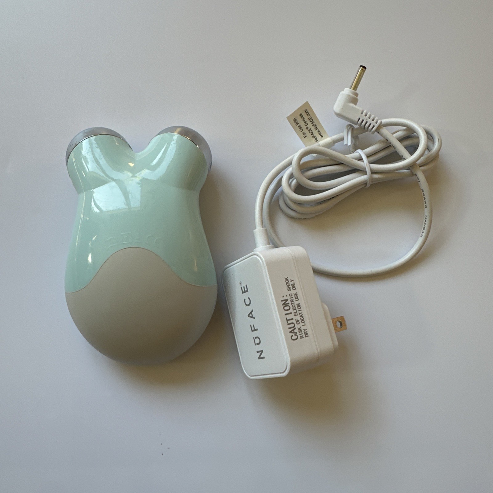 NuFACE Mini Facial Toning Device Microcurrent Face Lift Tool w/ Charger Blue