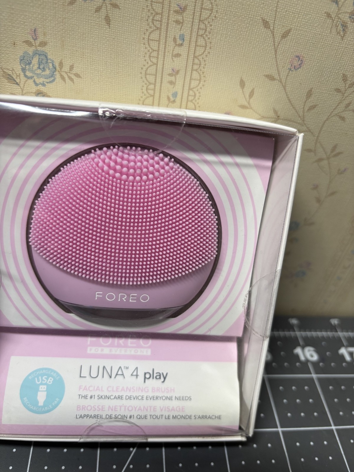Foreo Luna 4 Play (V2) – Facial Cleansing Brush – Tickle Me Pink – NEW