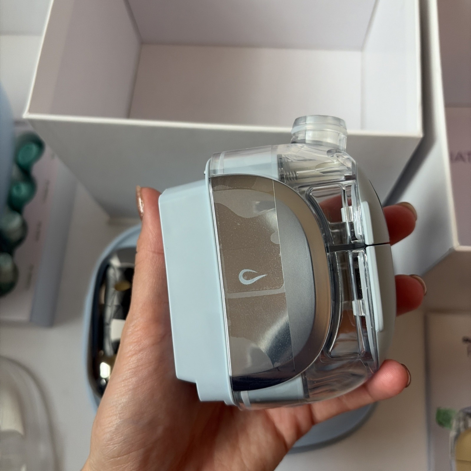 Shark Facial Pro Glow Extract, Hydrate & Depuff Thearapy Tool NOB