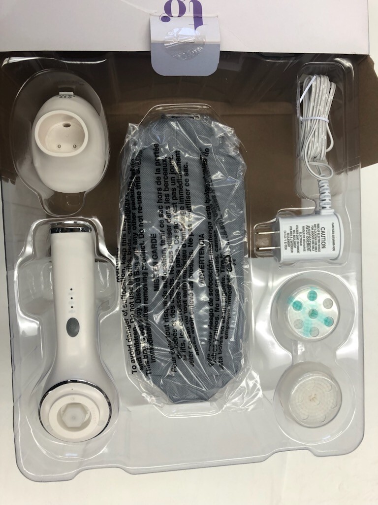 True Glow Sonic Facial Brush Kit by Conair Open Box