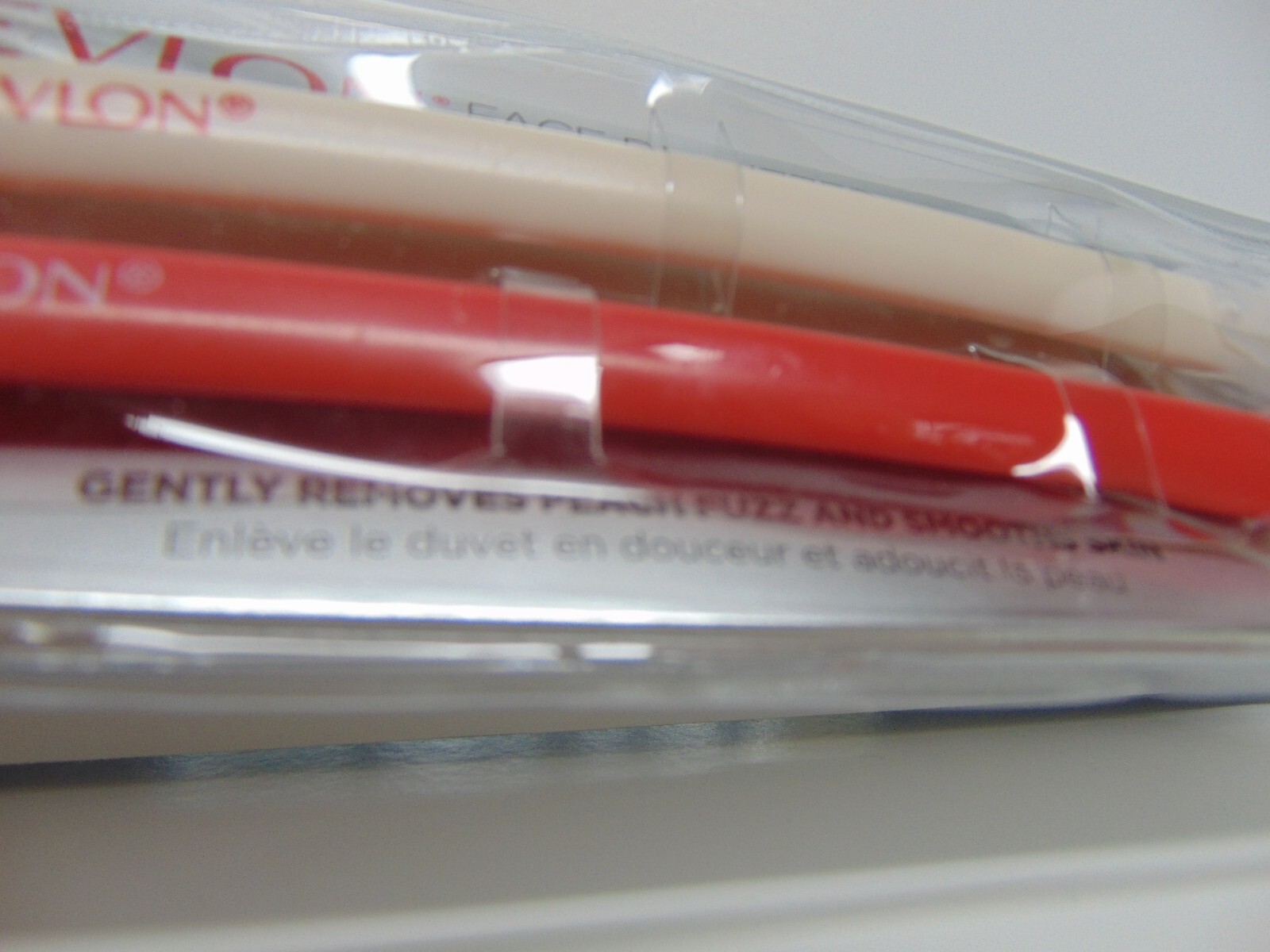 REVLON Face Defuzzer Razor ~ Smooth & Perfect ~ NEW!