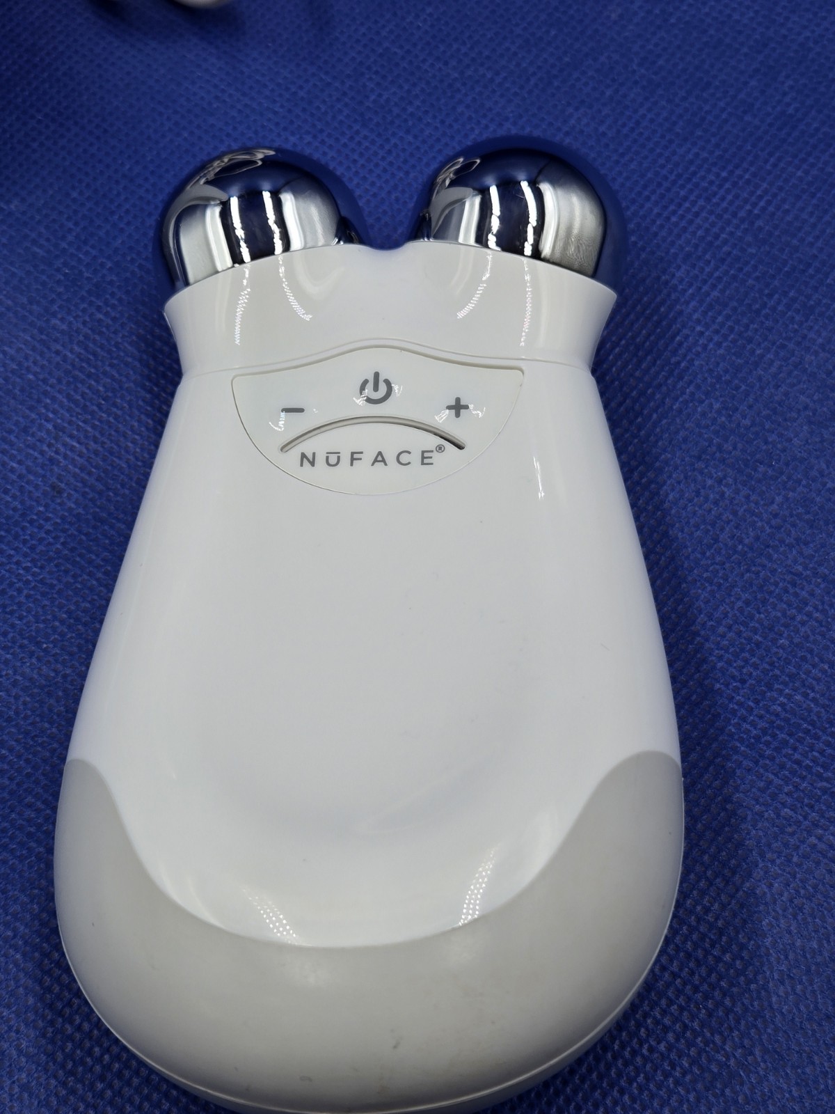 🌸 NuFACE Trinity Facial Toning Device ,Charging Base Works Great. Cord Cosmetic