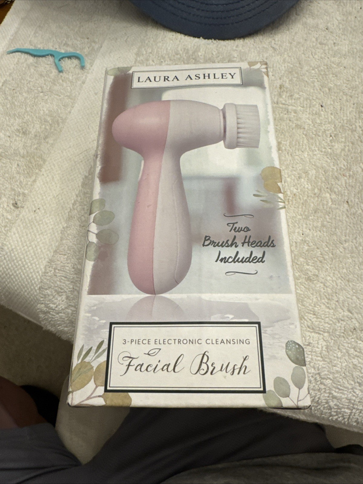 Laura Ashley Rotating Facial Brush NEW Two Brush Heads Included