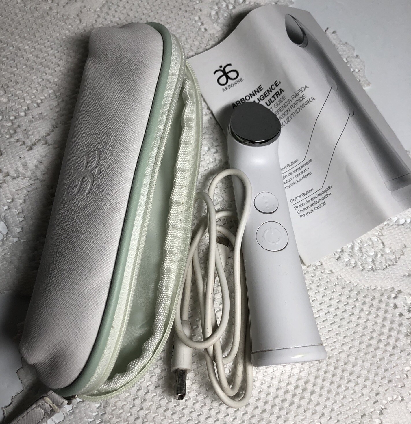 Arbonne Intelligence Genius Ultra – Face Decollete Device with Bag