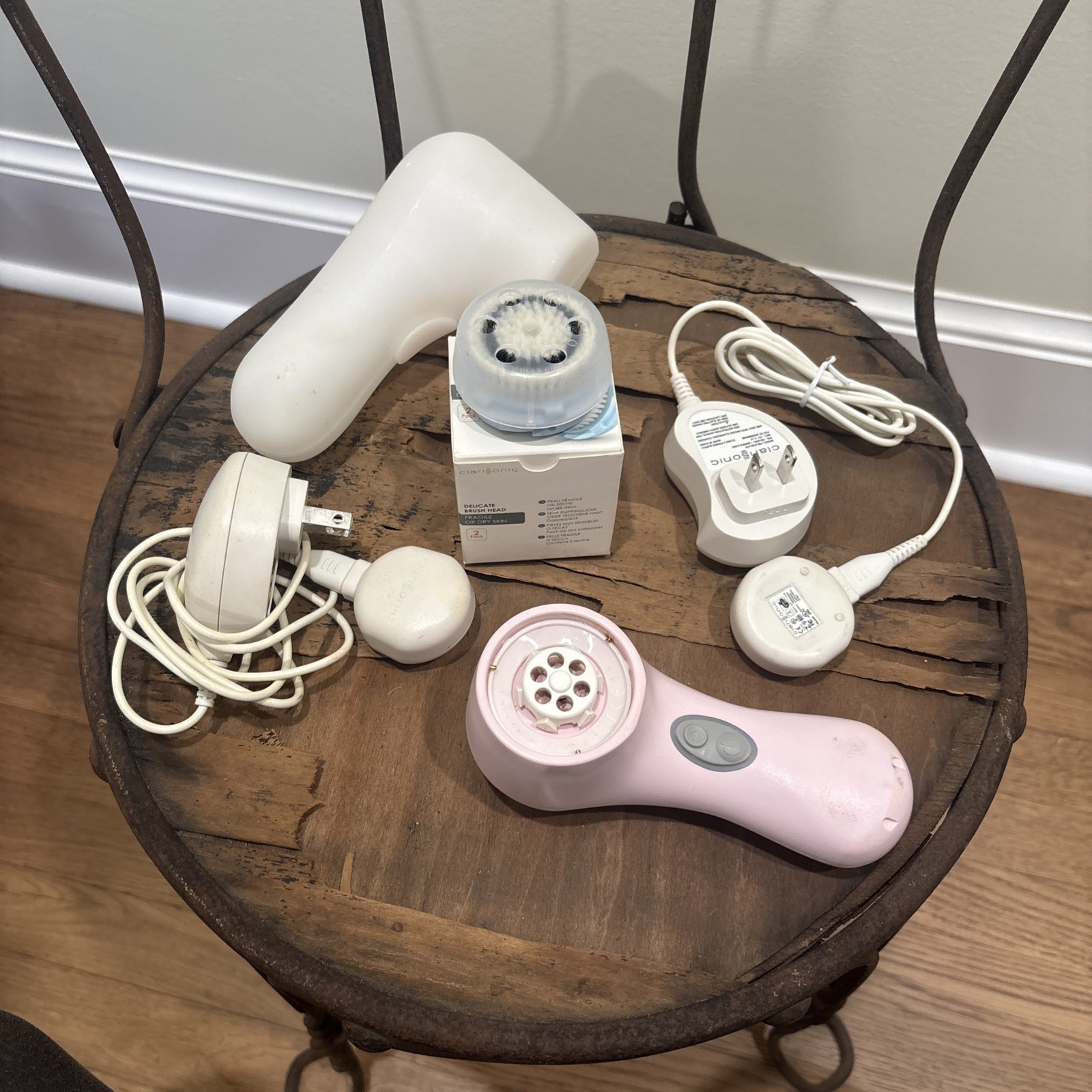 Clarisonic MIA 2 Bundle: Brush, Case, 2 Chargers, NIB Delicate Brush Head