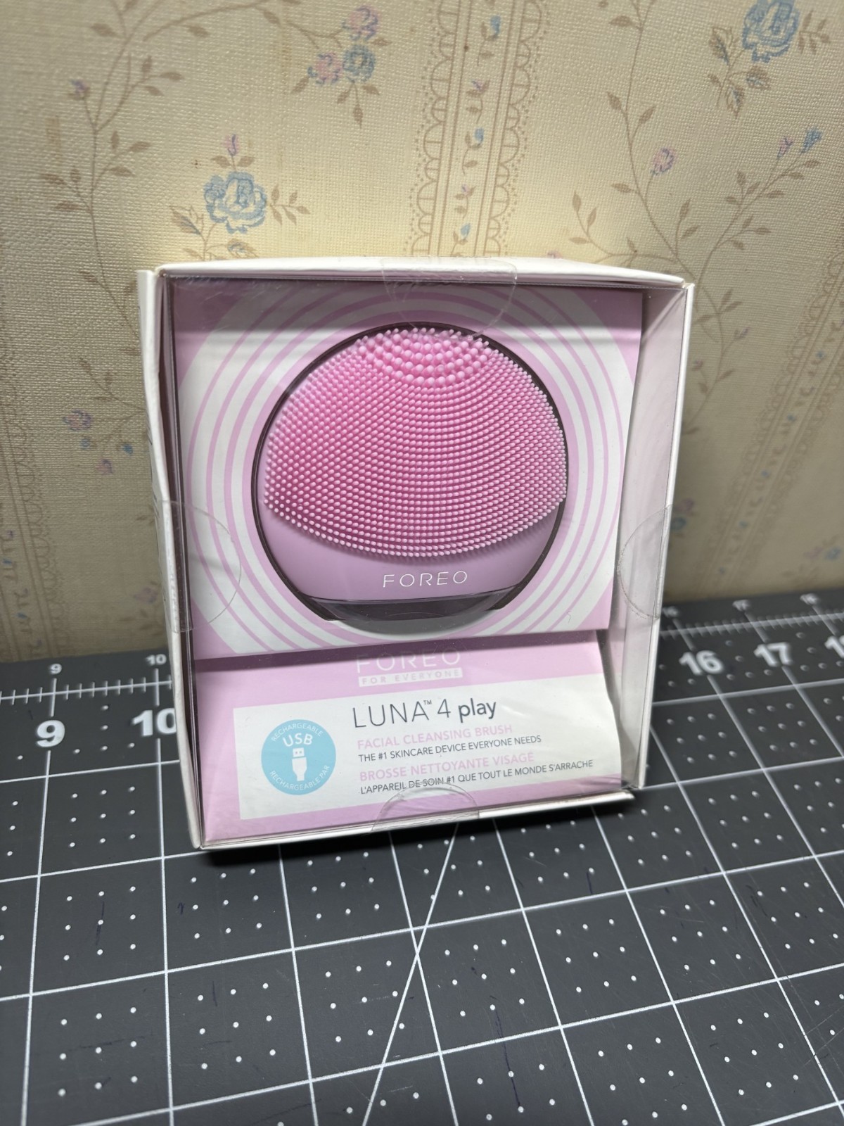 Foreo Luna 4 Play (V2) – Facial Cleansing Brush – Tickle Me Pink – NEW