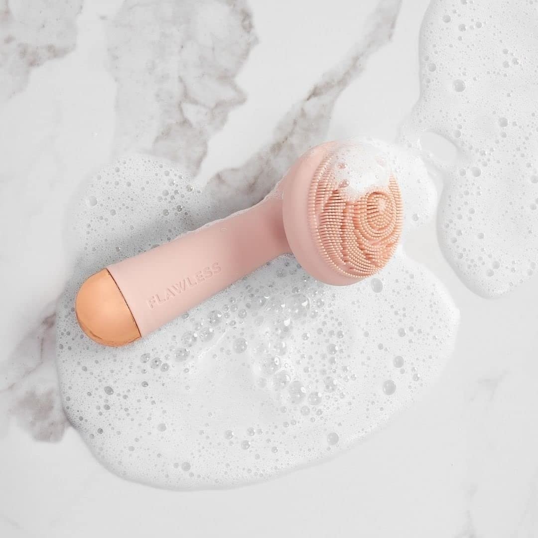 Finishing Touch Flawless Silicone Face Scrubber and Cleanser