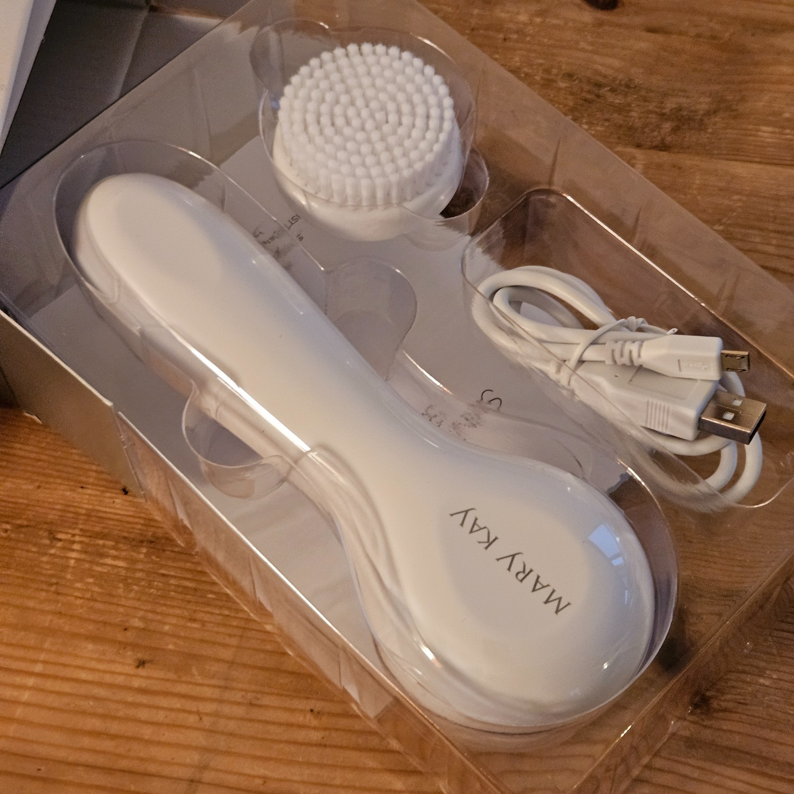 New In Box Mary Kay Skinvigorate SONIC Facial Cleansing Brush