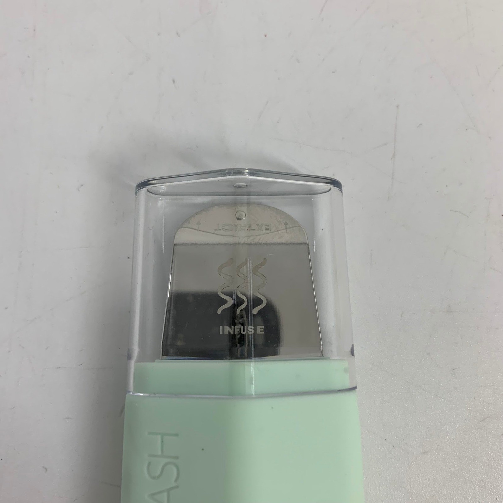 DERMAFLASH DERMAPORE+ Ultrasonic Pore Extractor & Skincare Infuser Mint Green