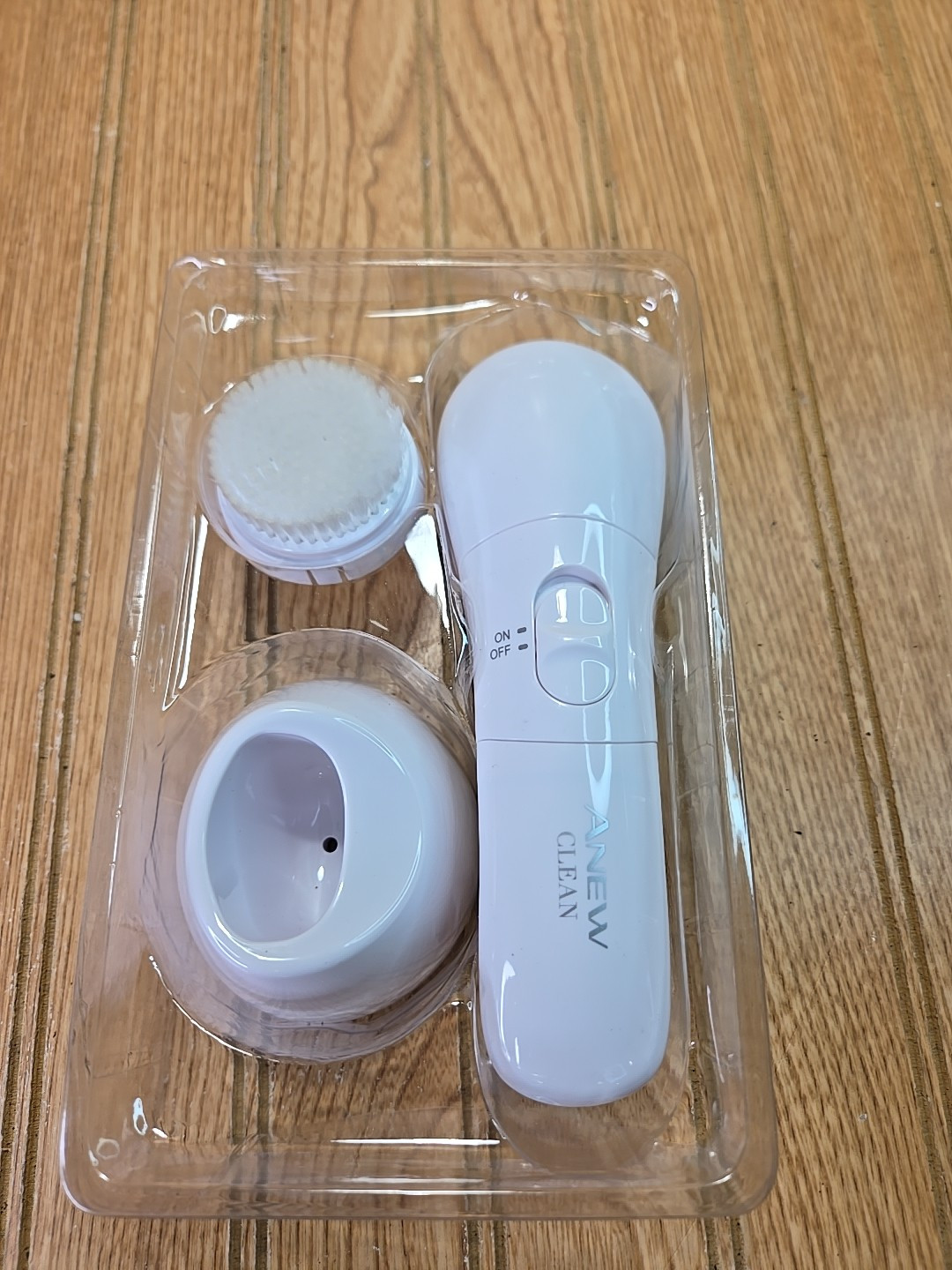 Avon Anew Cleansing Brush Set All Skin Types Battery Operated NEW