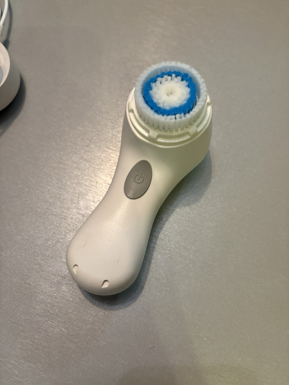 Clarisonic Mia 2 Electric Facial Cleansing Brush + Stand and 2 chargers