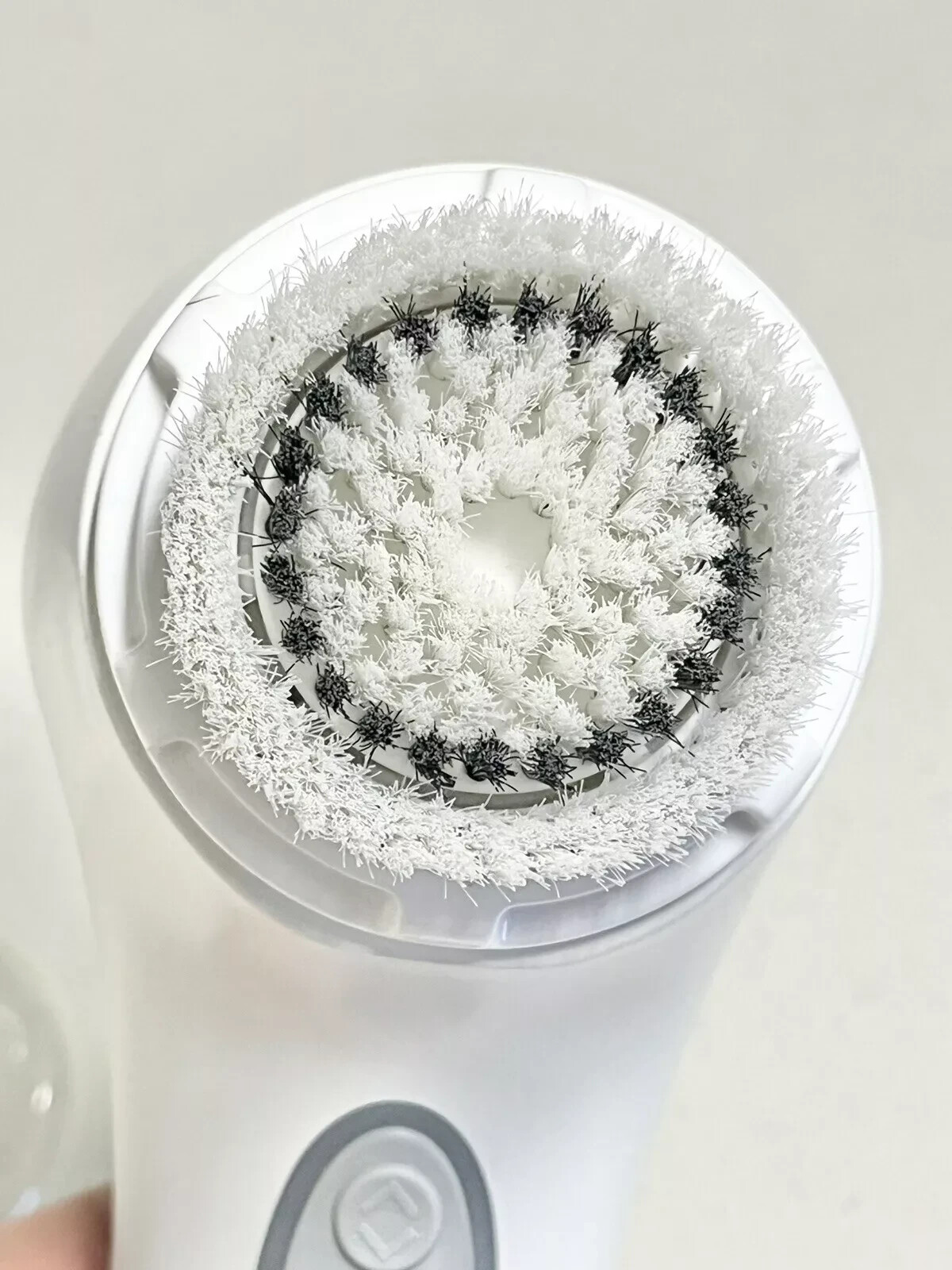 Clarisonic MIA 2 Sonic Facial Brush w/ Charger & Travel Case White