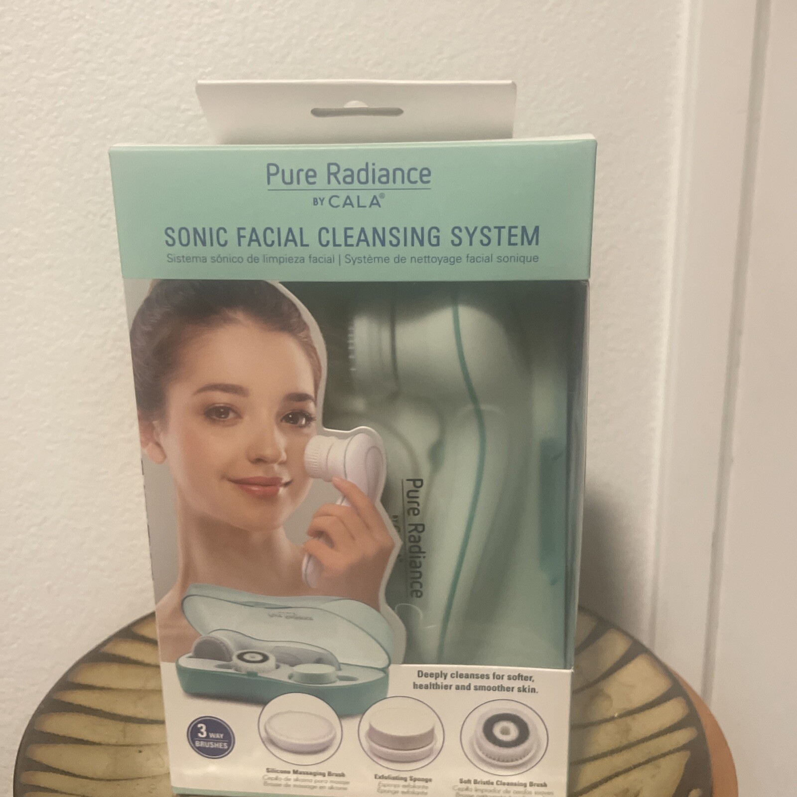 NEW Pure Radiance by Cala Sonic Facial Cleansing System White 3 Brushes 2 Speeds