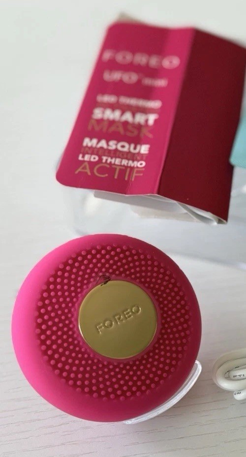 FOREO UFO Mini Smart Mask Device – Hot Pink with Gold Center